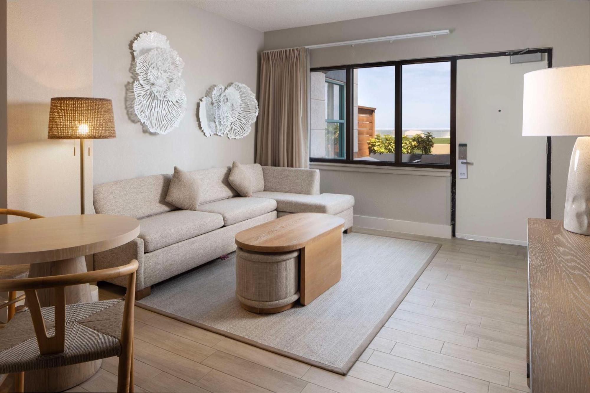 One-Bedroom Queen Suite