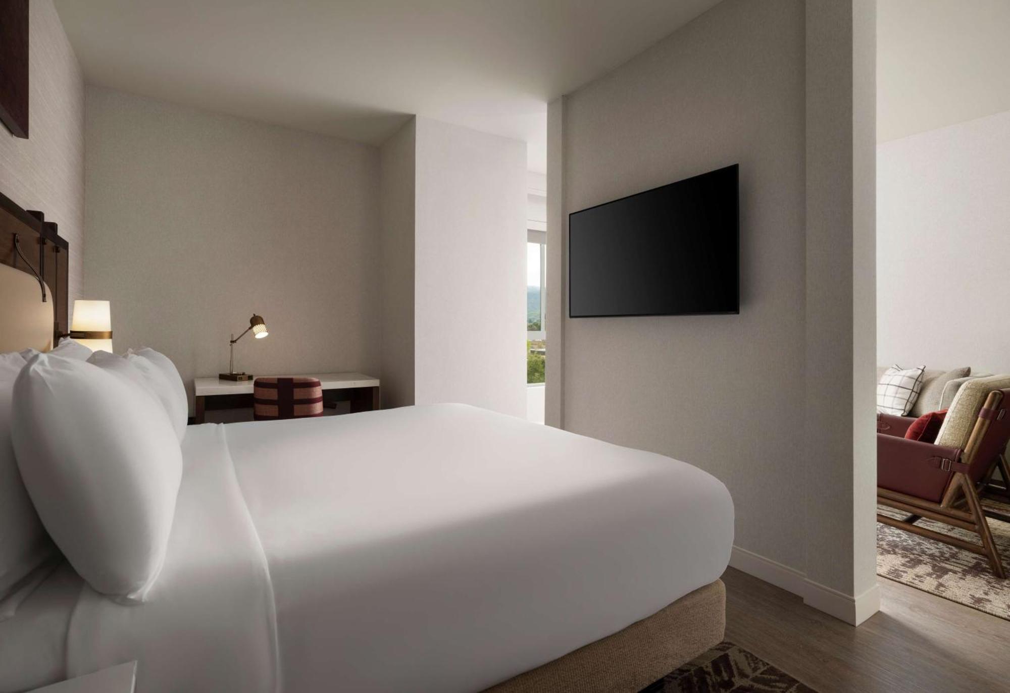 Junior King Suite