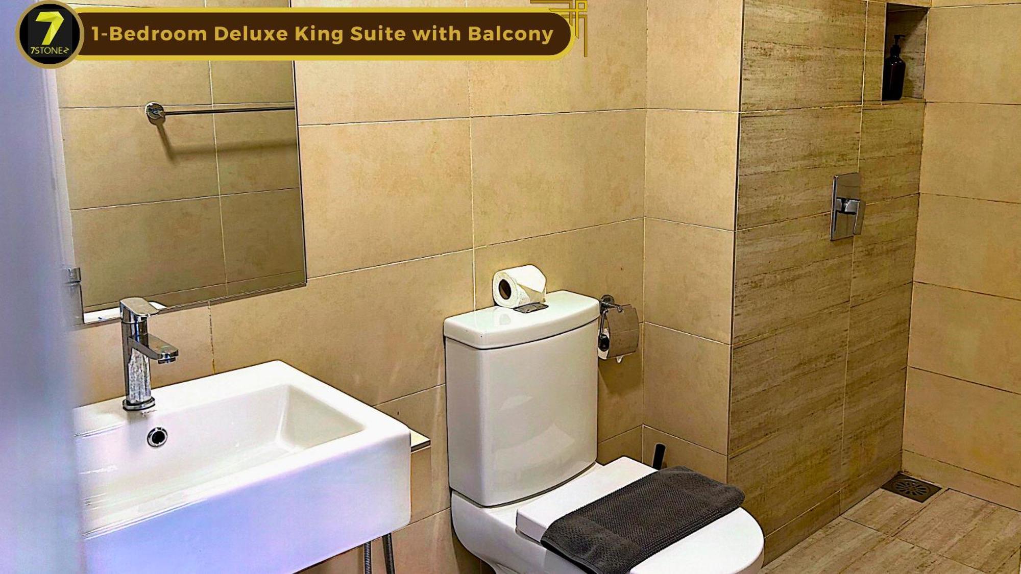 1-Bedroom Deluxe King Suite Balcony