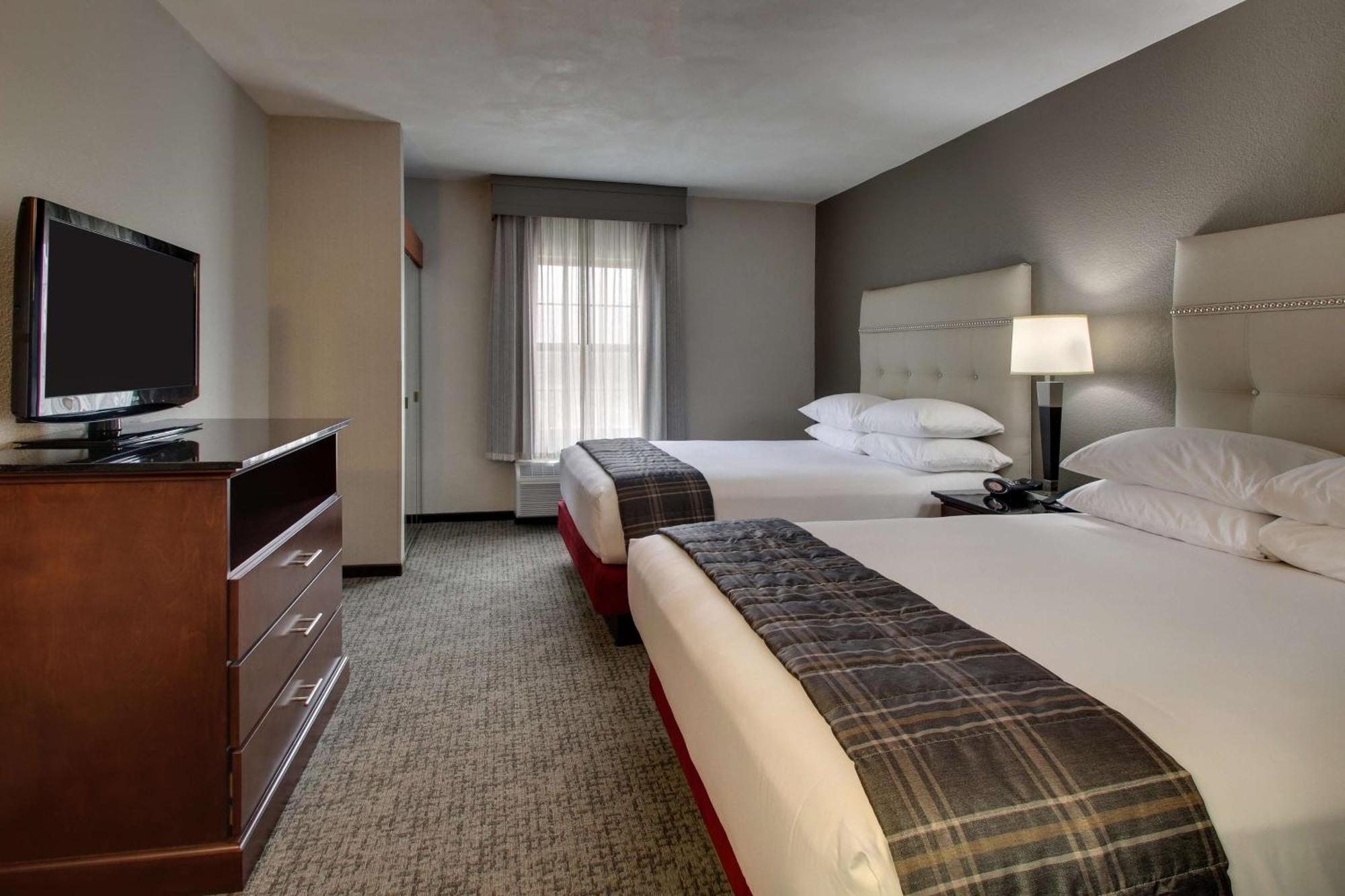 Queen Suite Two Queen Beds