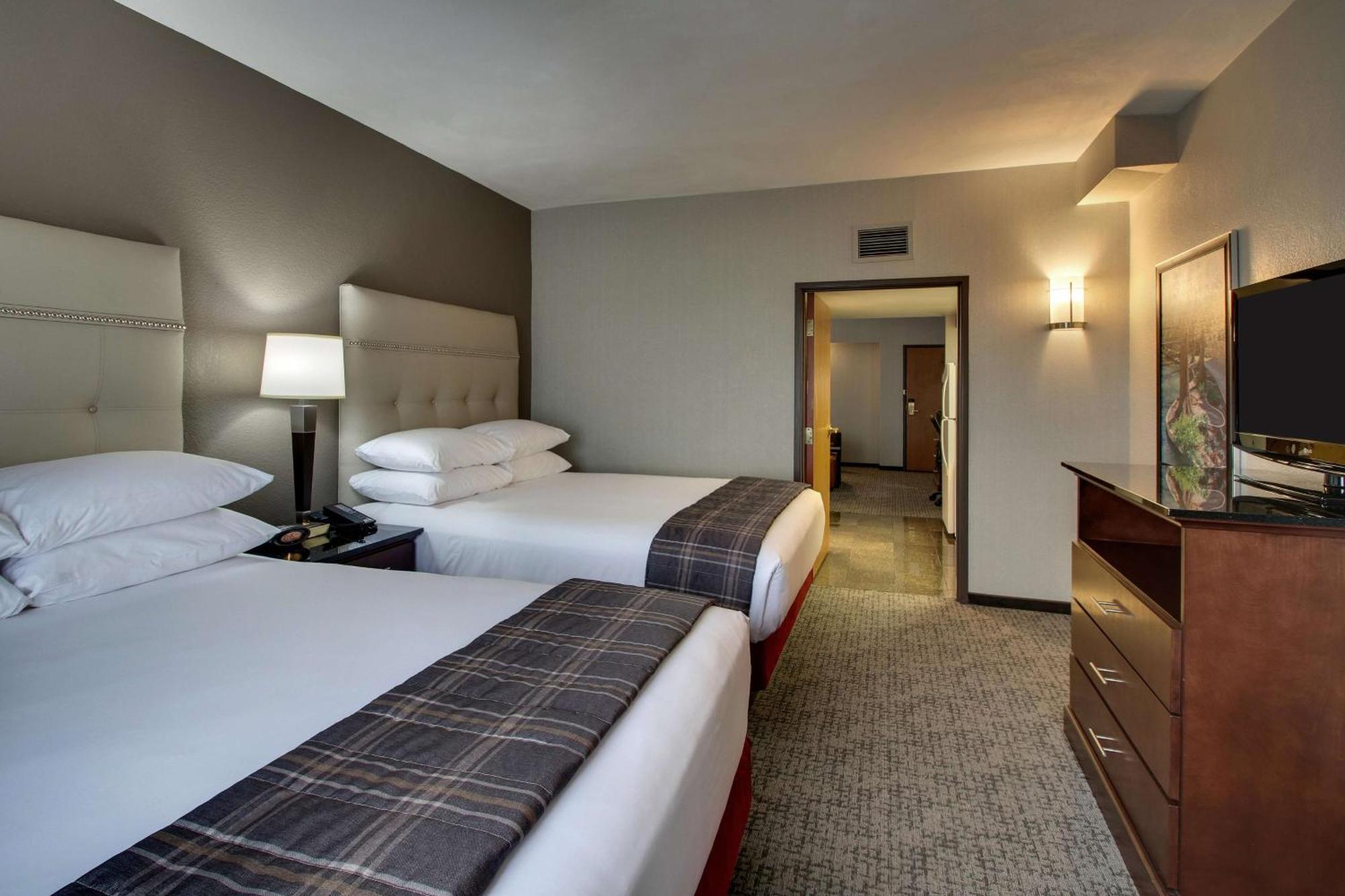 Queen Suite Two Queen Beds