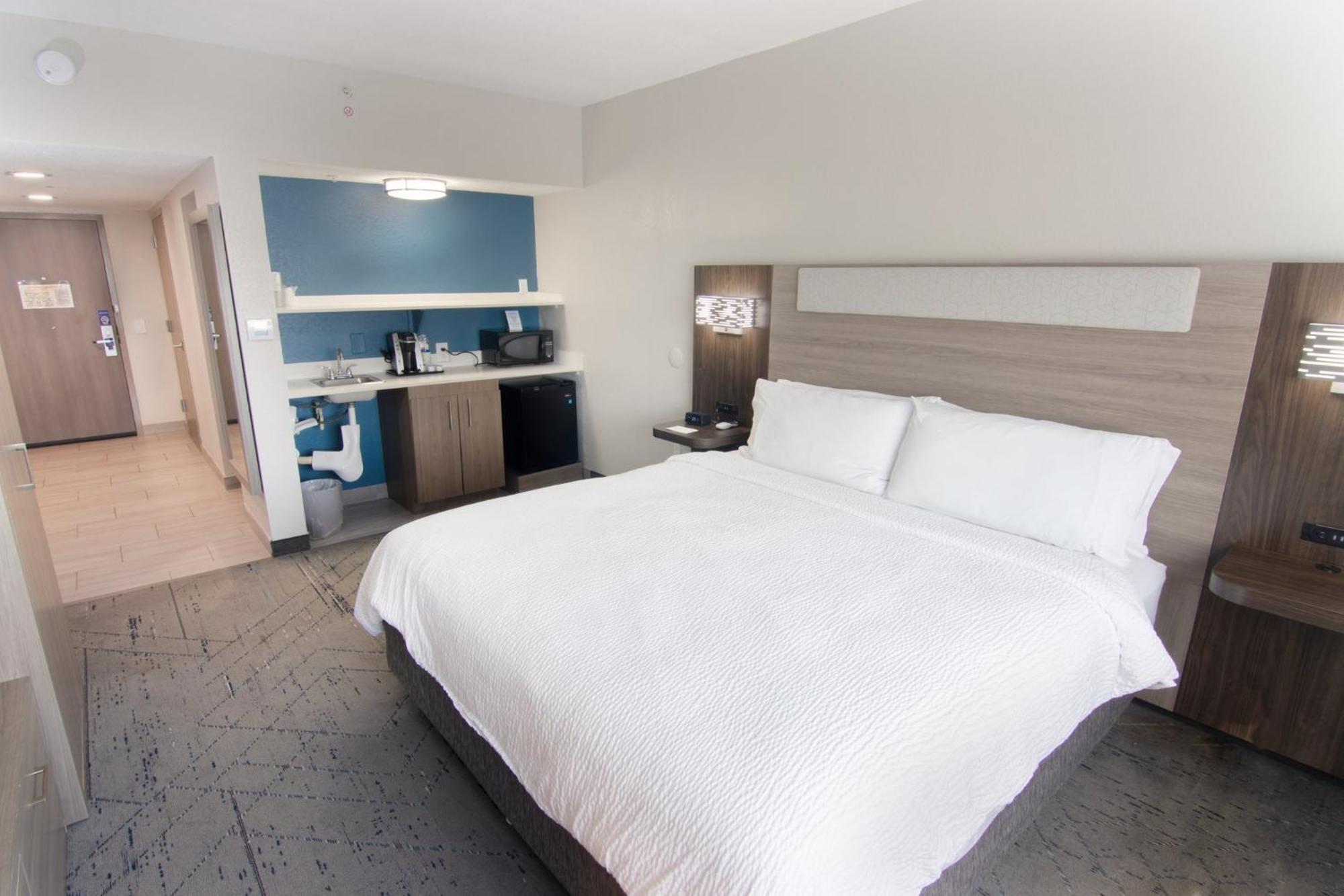 Standard King Room Mobility Accessible Roll Shower