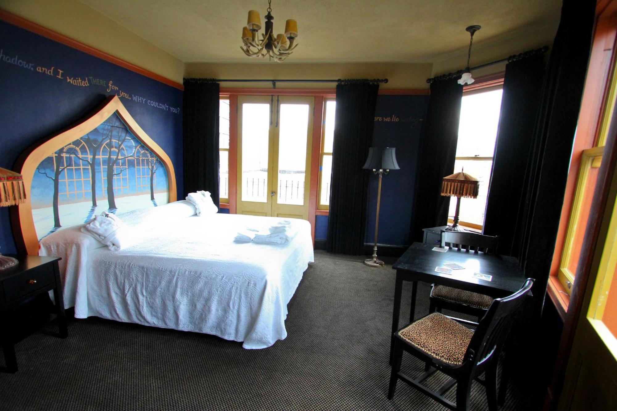 Queen Room
