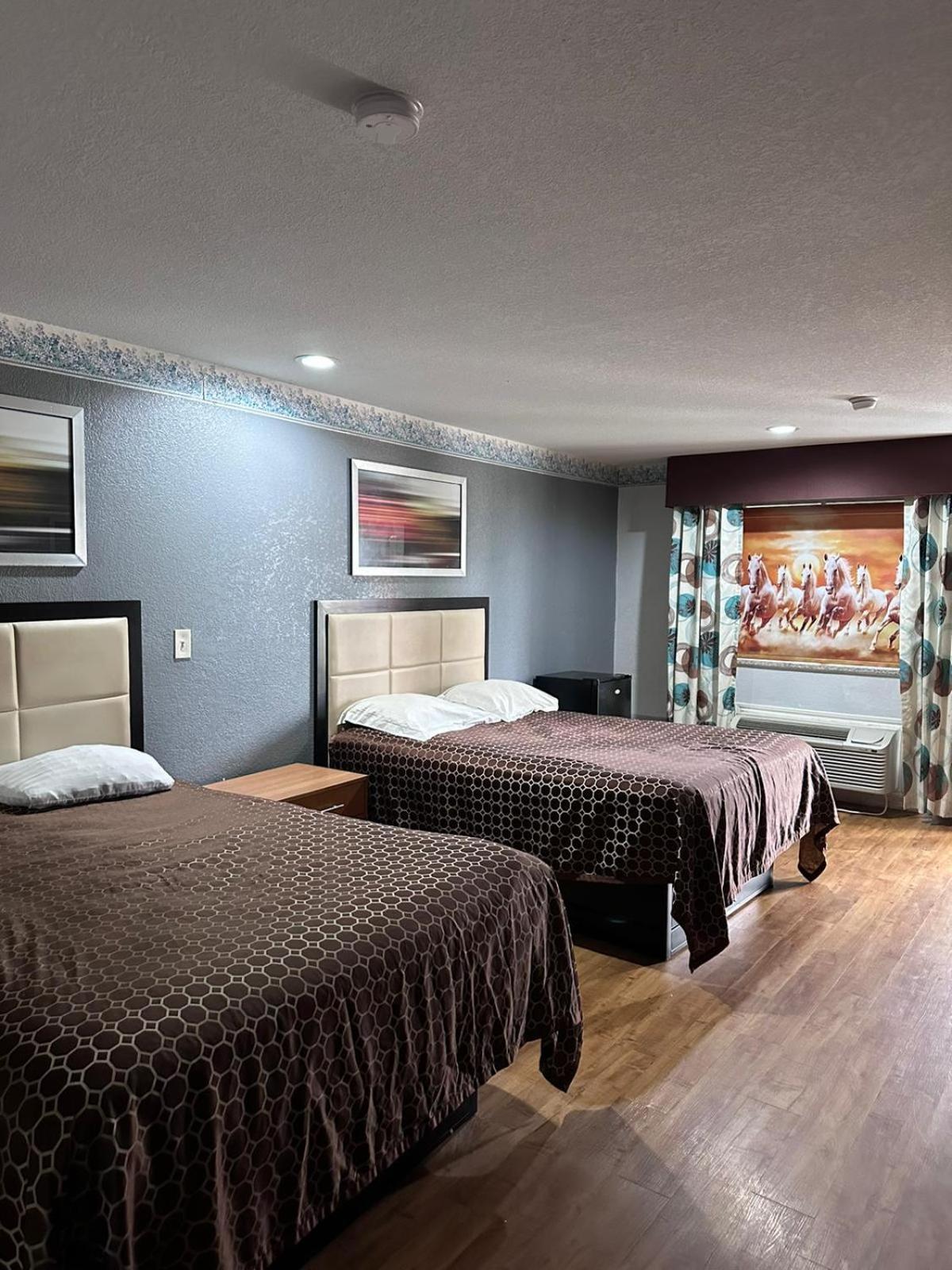 Queen Room Two Queen Beds