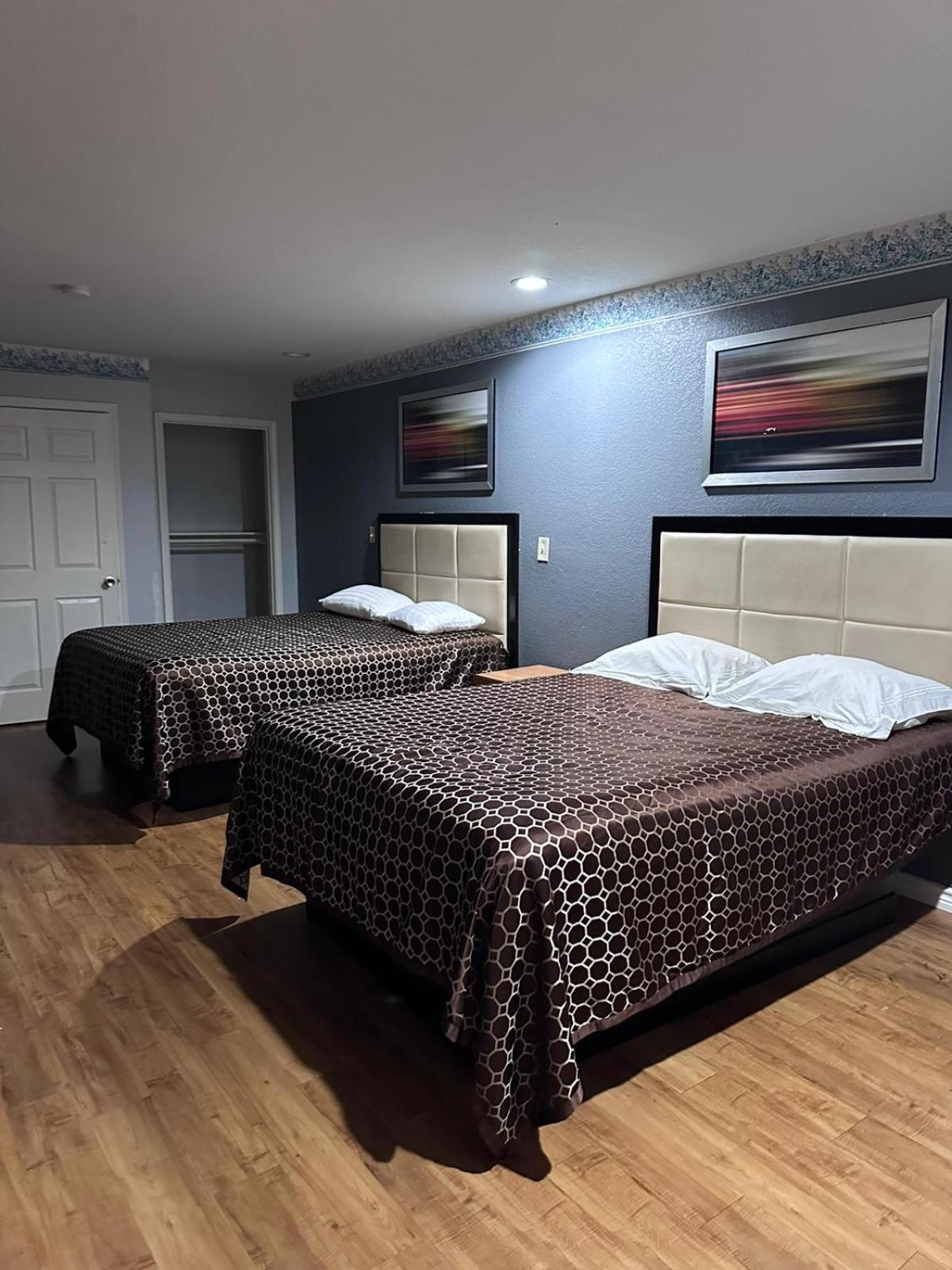 Queen Room Two Queen Beds