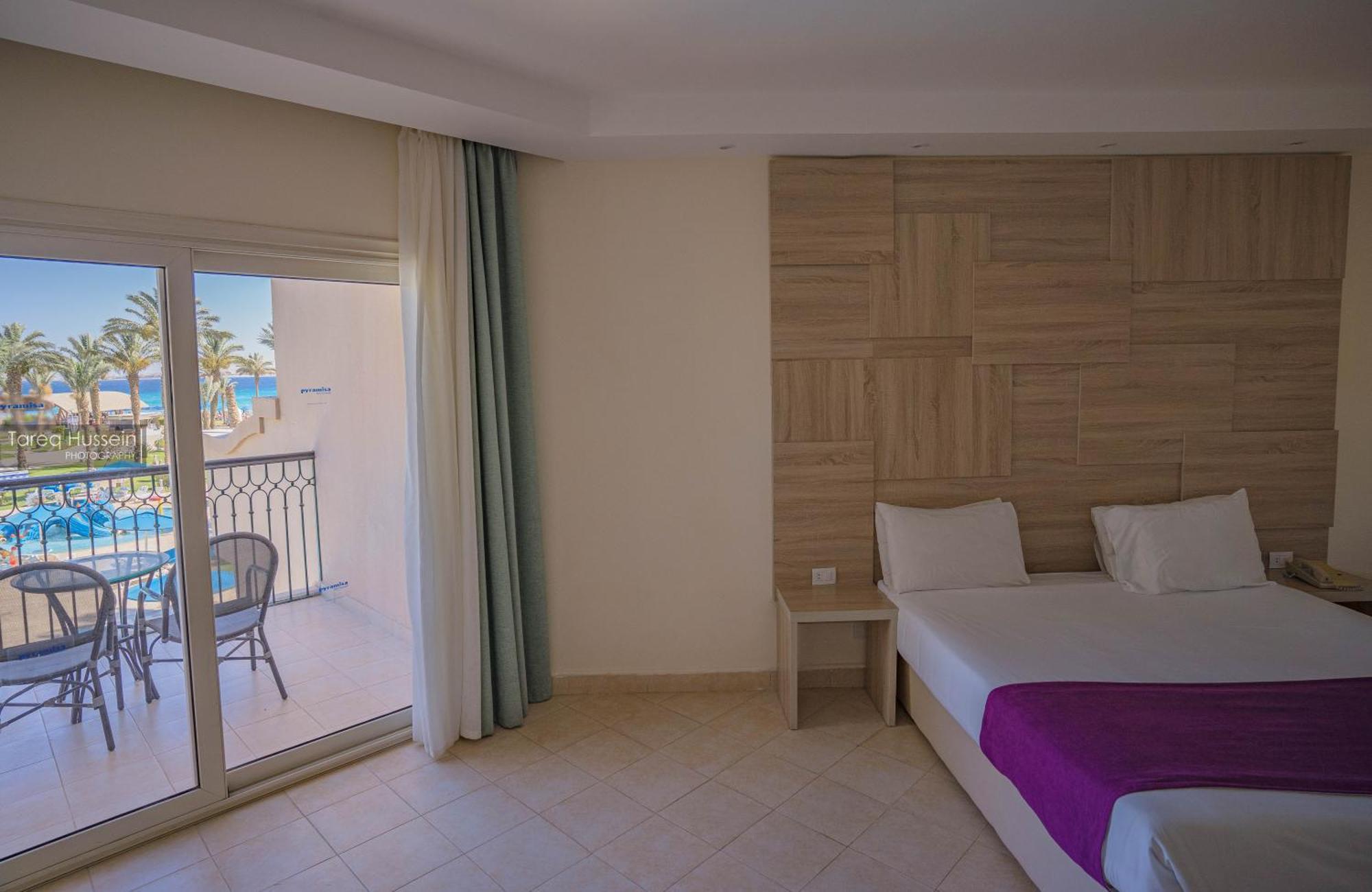 Superior Pool or Side Sea View