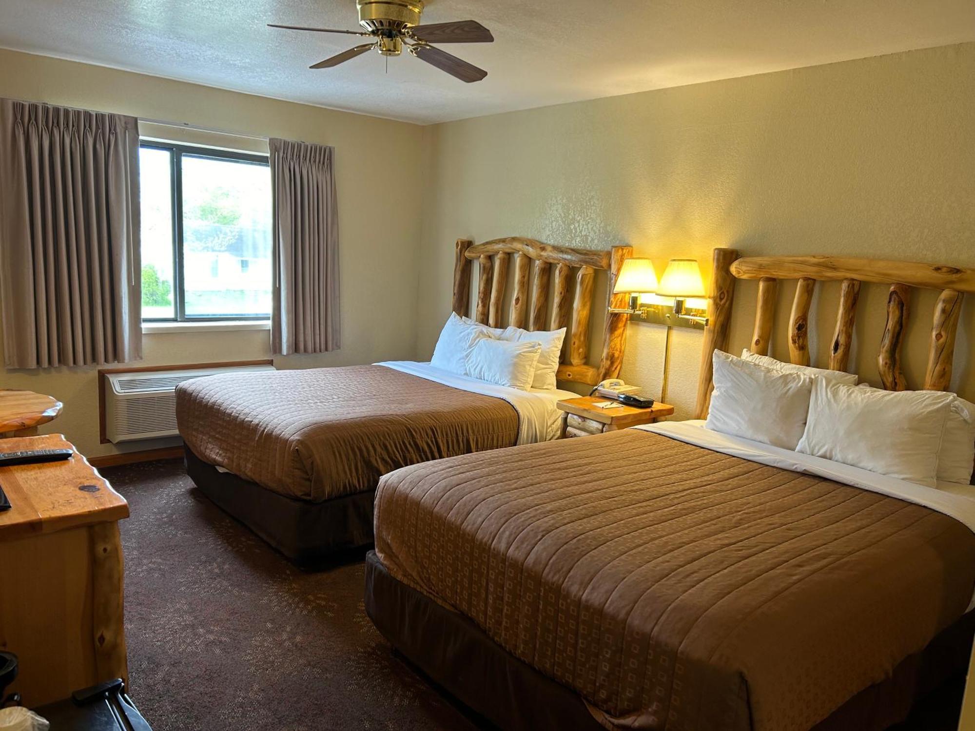 Traditional Queen Room Two Queen Beds Non-Smoking