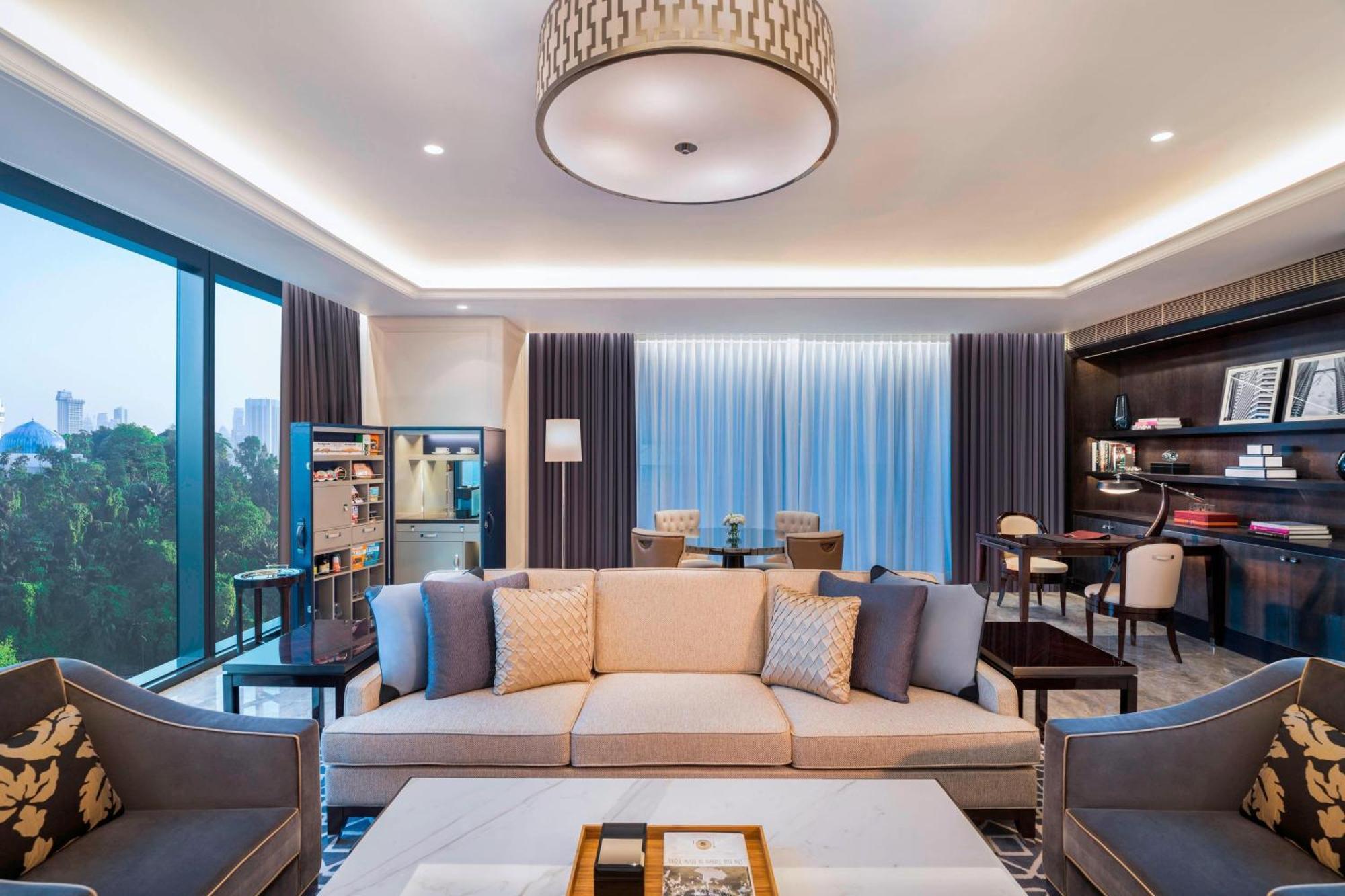 Caroline Astor Suite Lake Gardens View