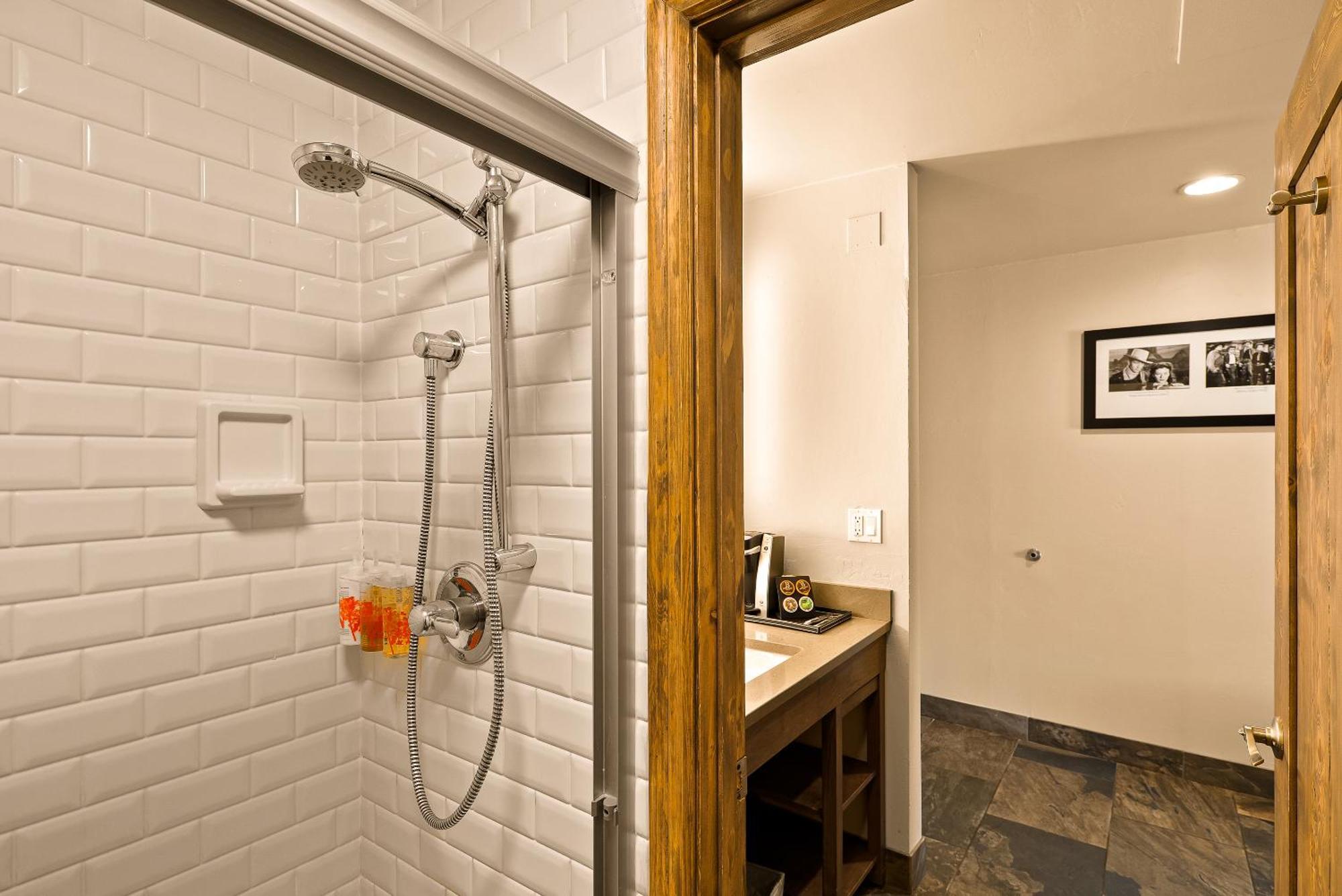 Premium Courtyard King View Room