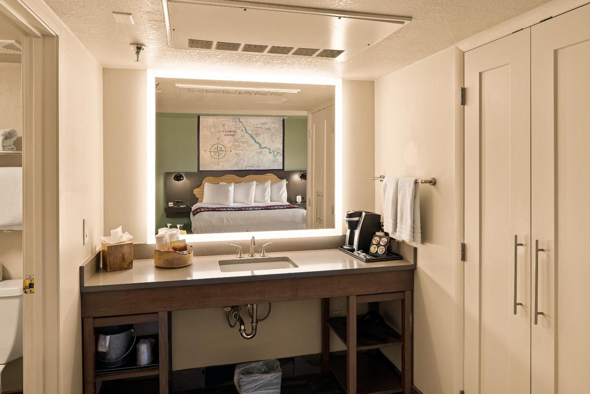 Deluxe Trailhead King Partial View Room