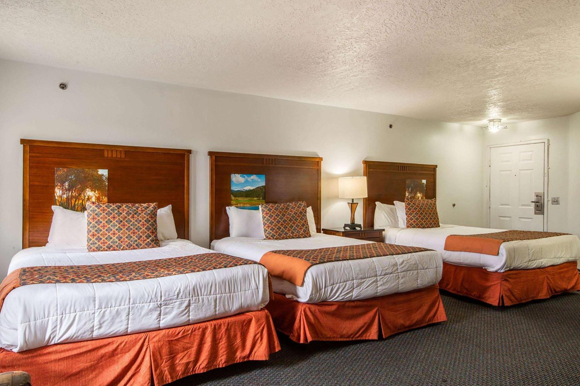 Family Suite Three Queen Beds Non-Smoking