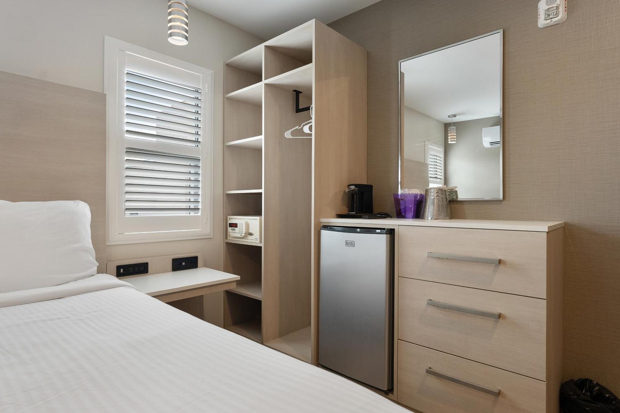 Deluxe Queen Room