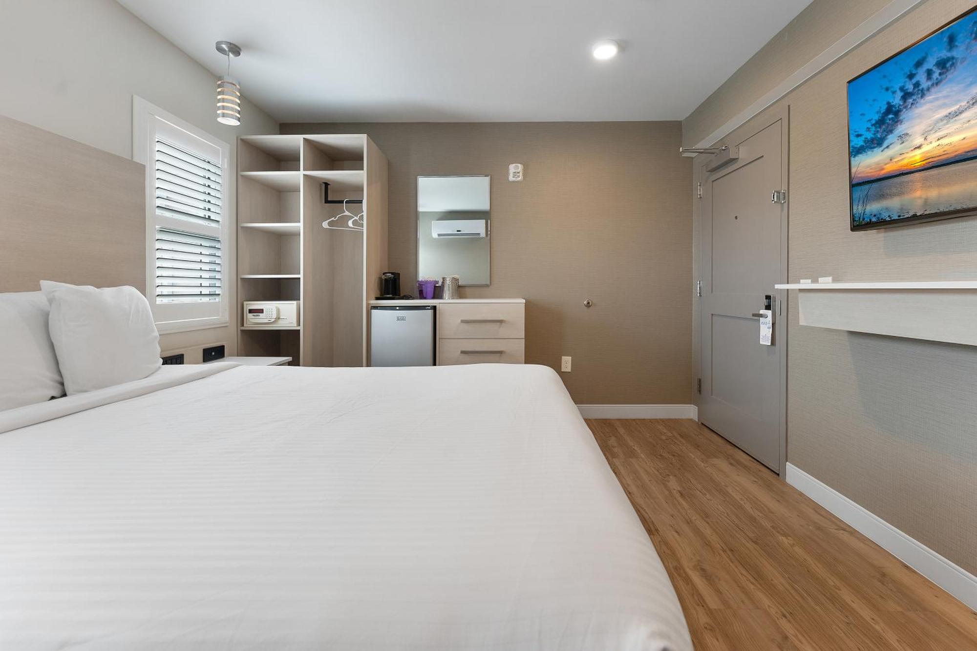 Deluxe Queen Room