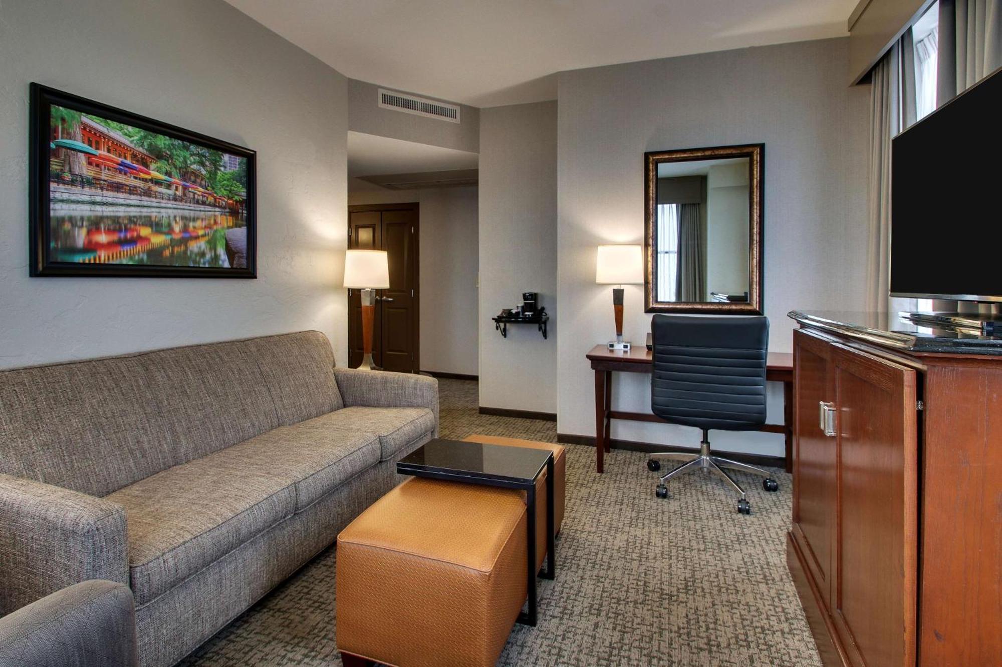 Queen Suite Two Queen Beds