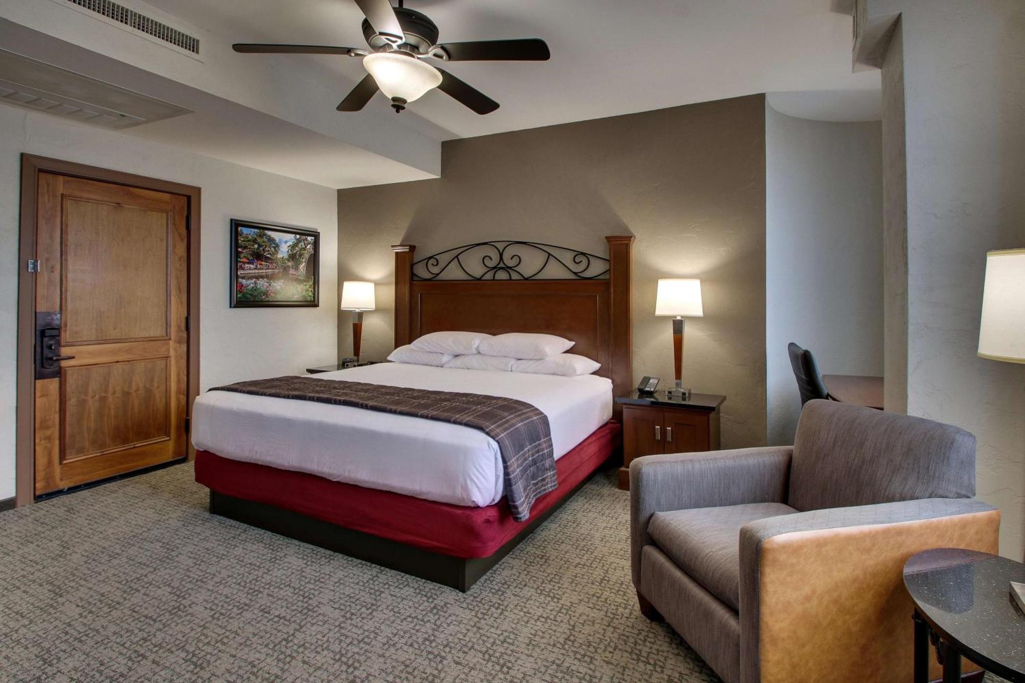 Deluxe King Room