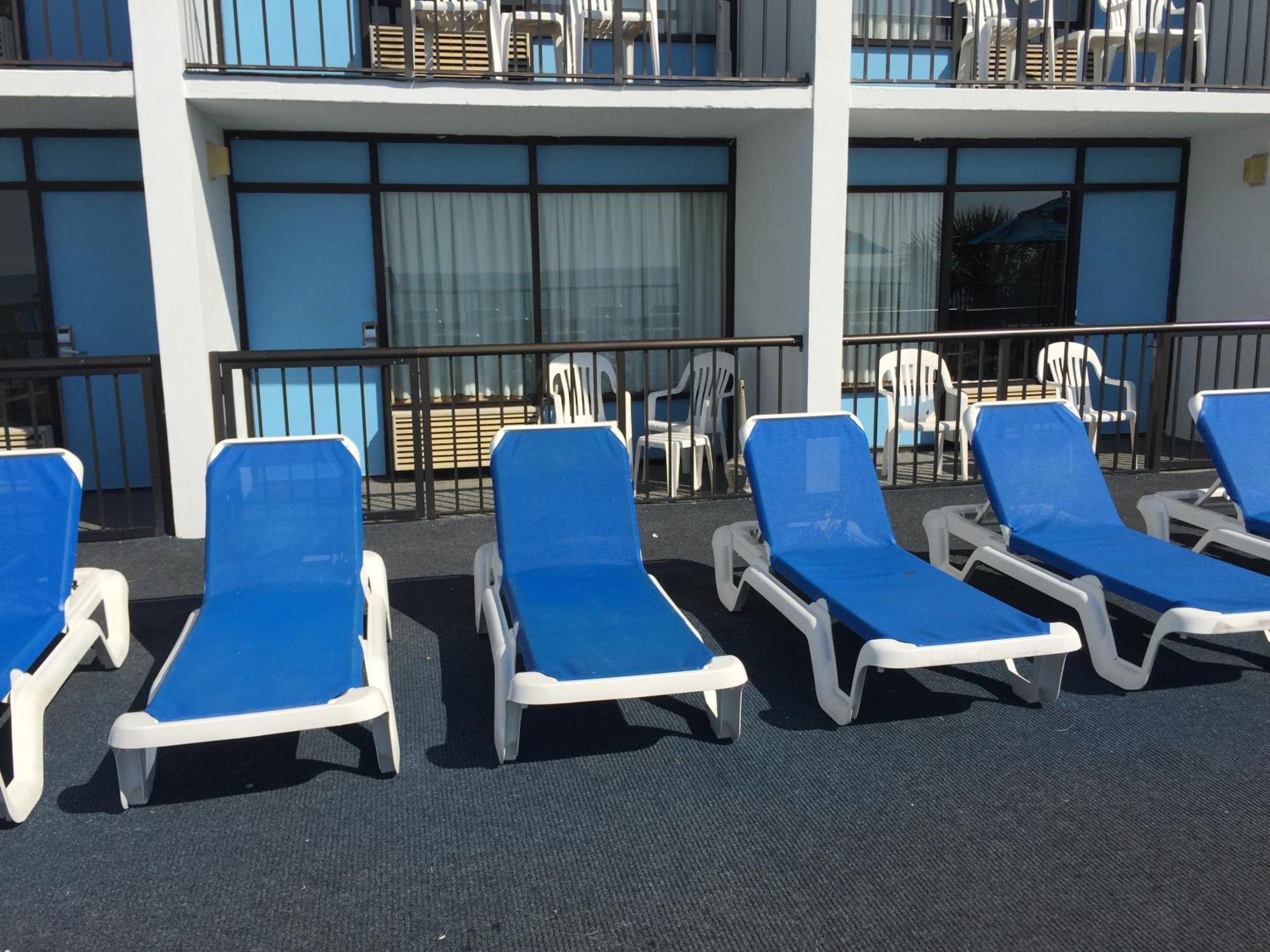 2 Room Oceanfront Efficiency Suite on Sundeck 2 Queens 1 Sleeper Sofa T14
