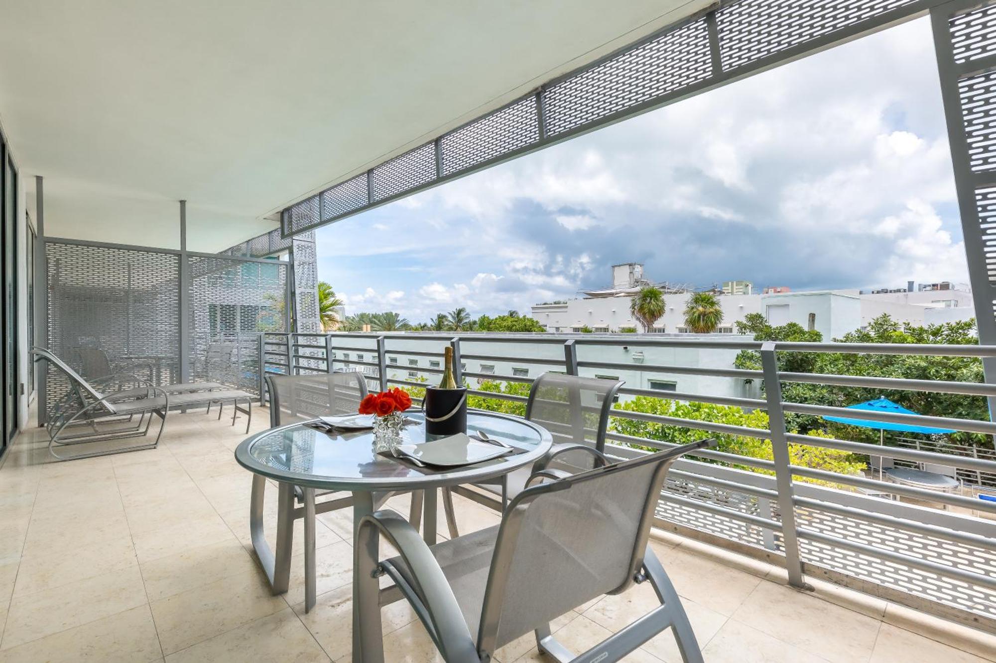 Balcony suite Pool View