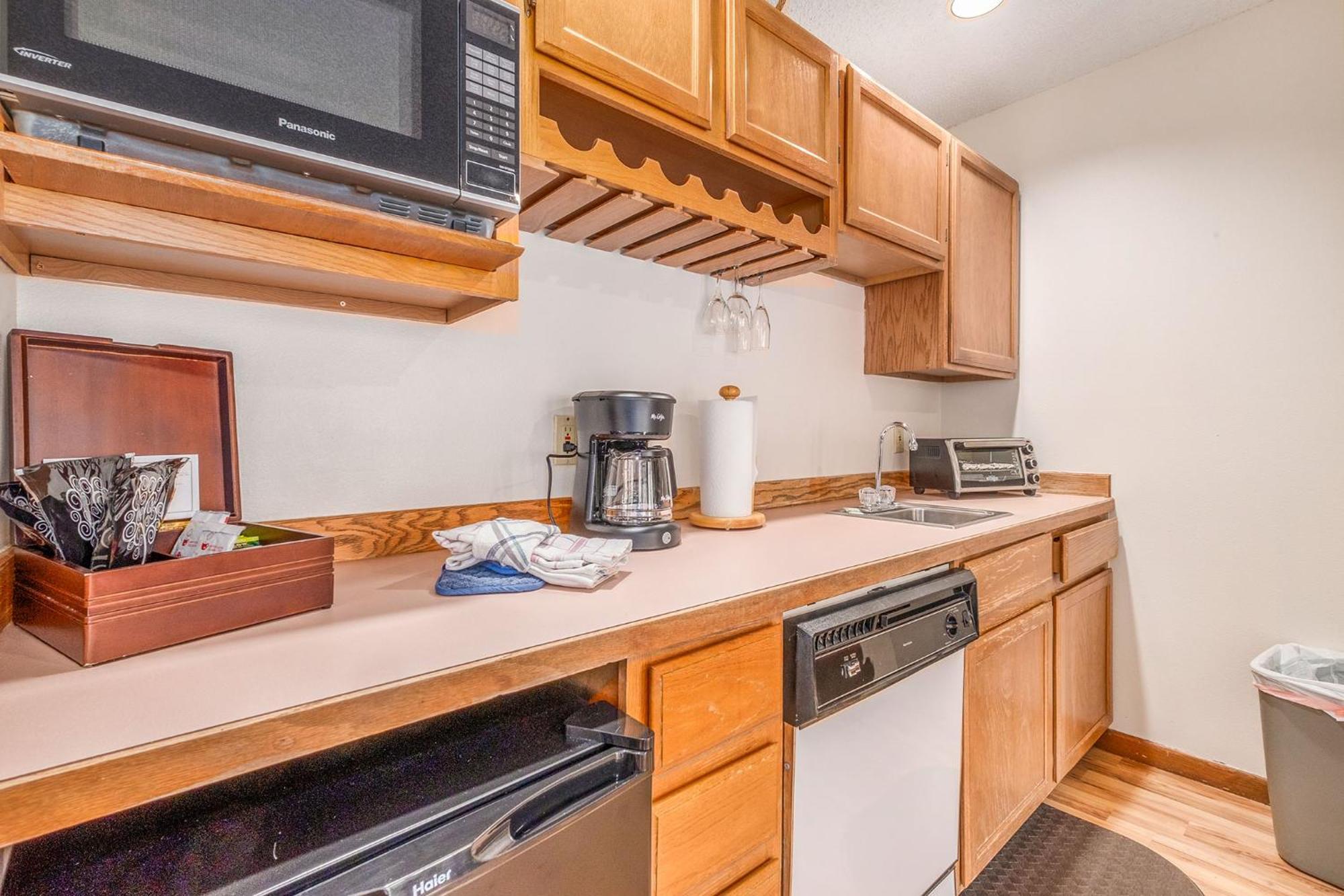 One-Bedroom Suite Kitchenette