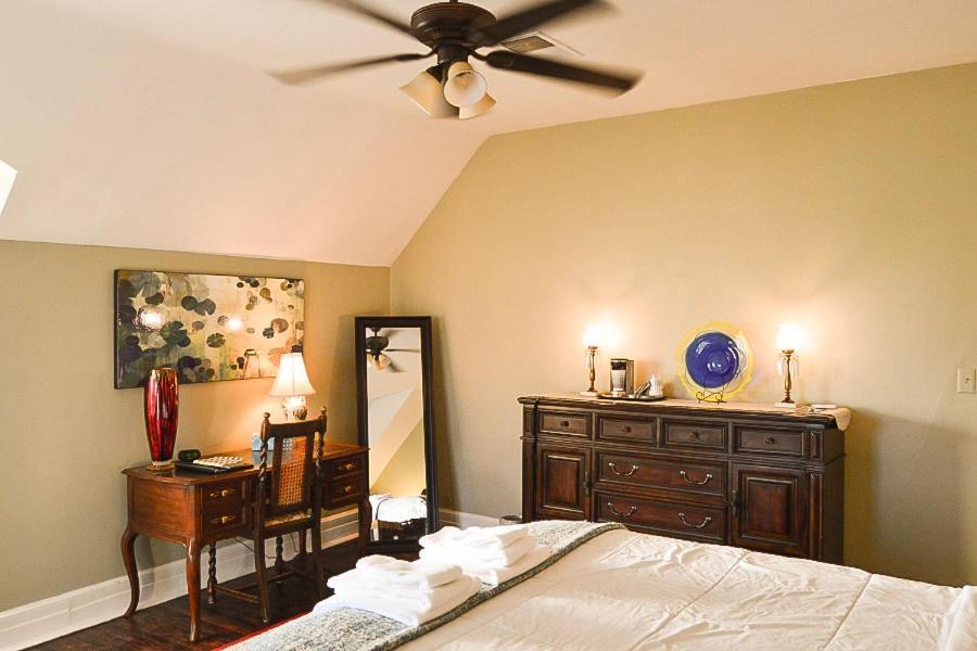 Standard Queen bed w or