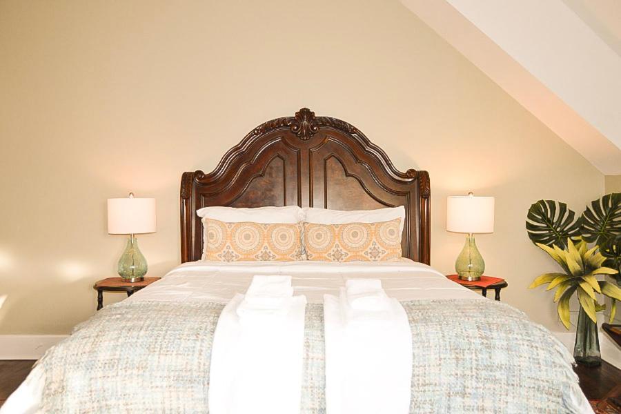 Standard Queen bed w or