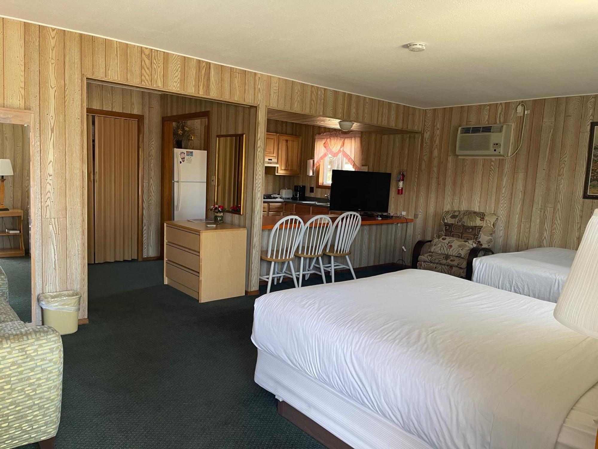 Deluxe Queen Room