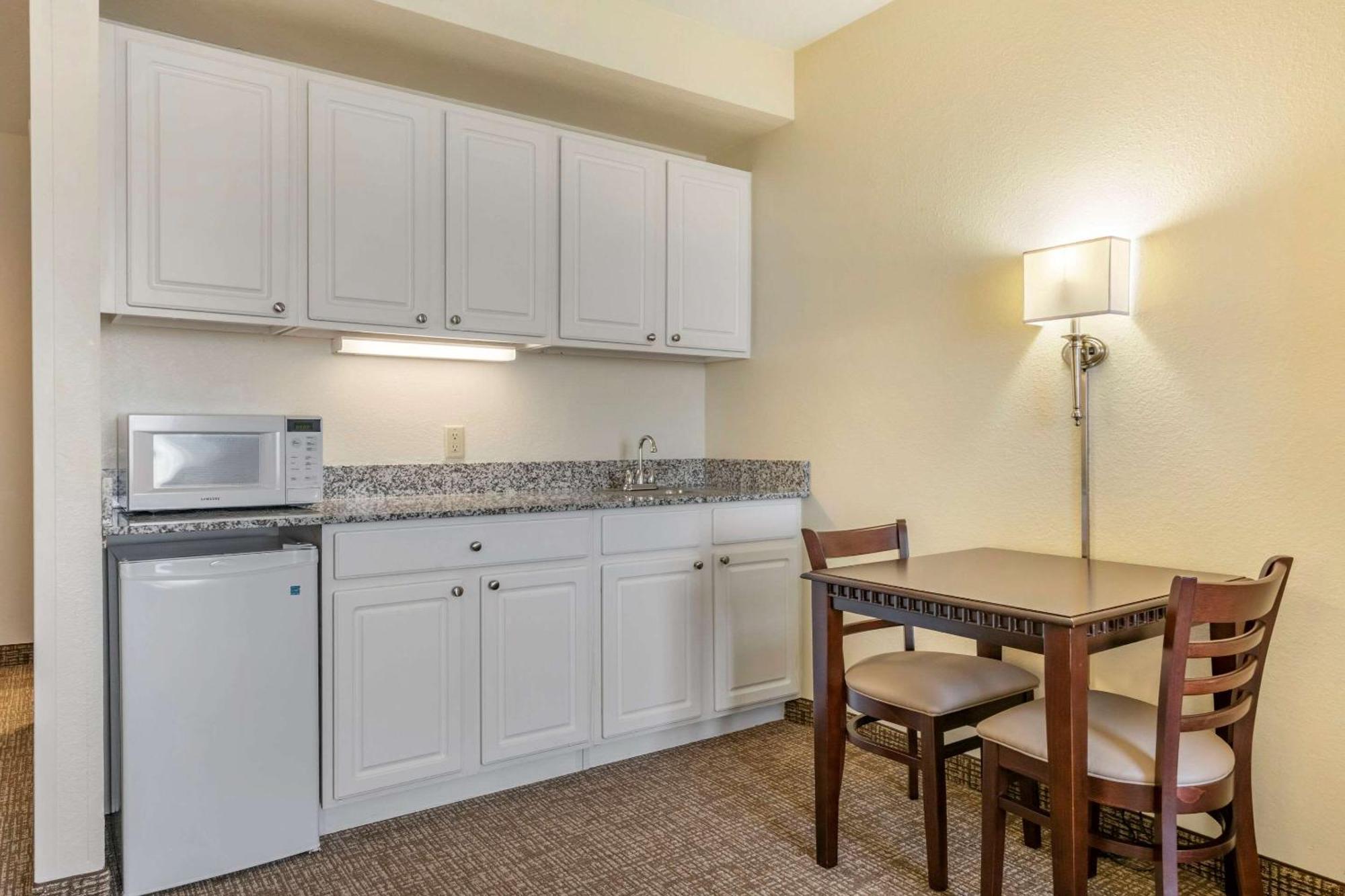 One-Bedroom King Suite Two Bathrooms