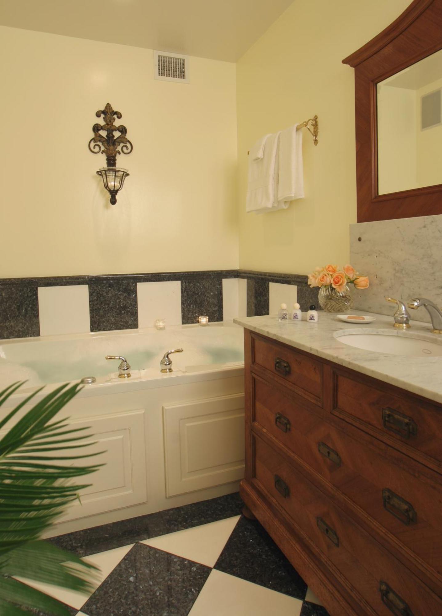 King Suite Spa Bath Oge House on the Riverwalk