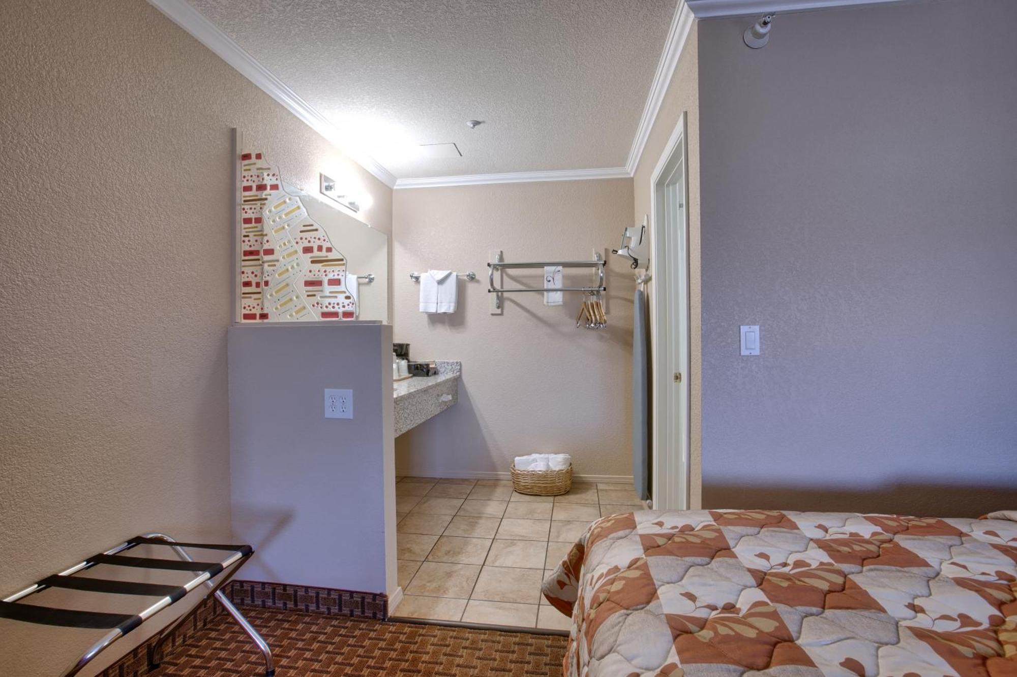 Standard Queen Room Two Queen Beds