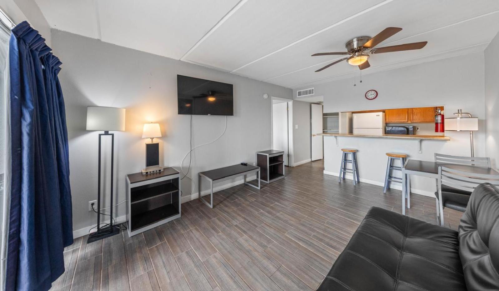 Queen Suite Pool View