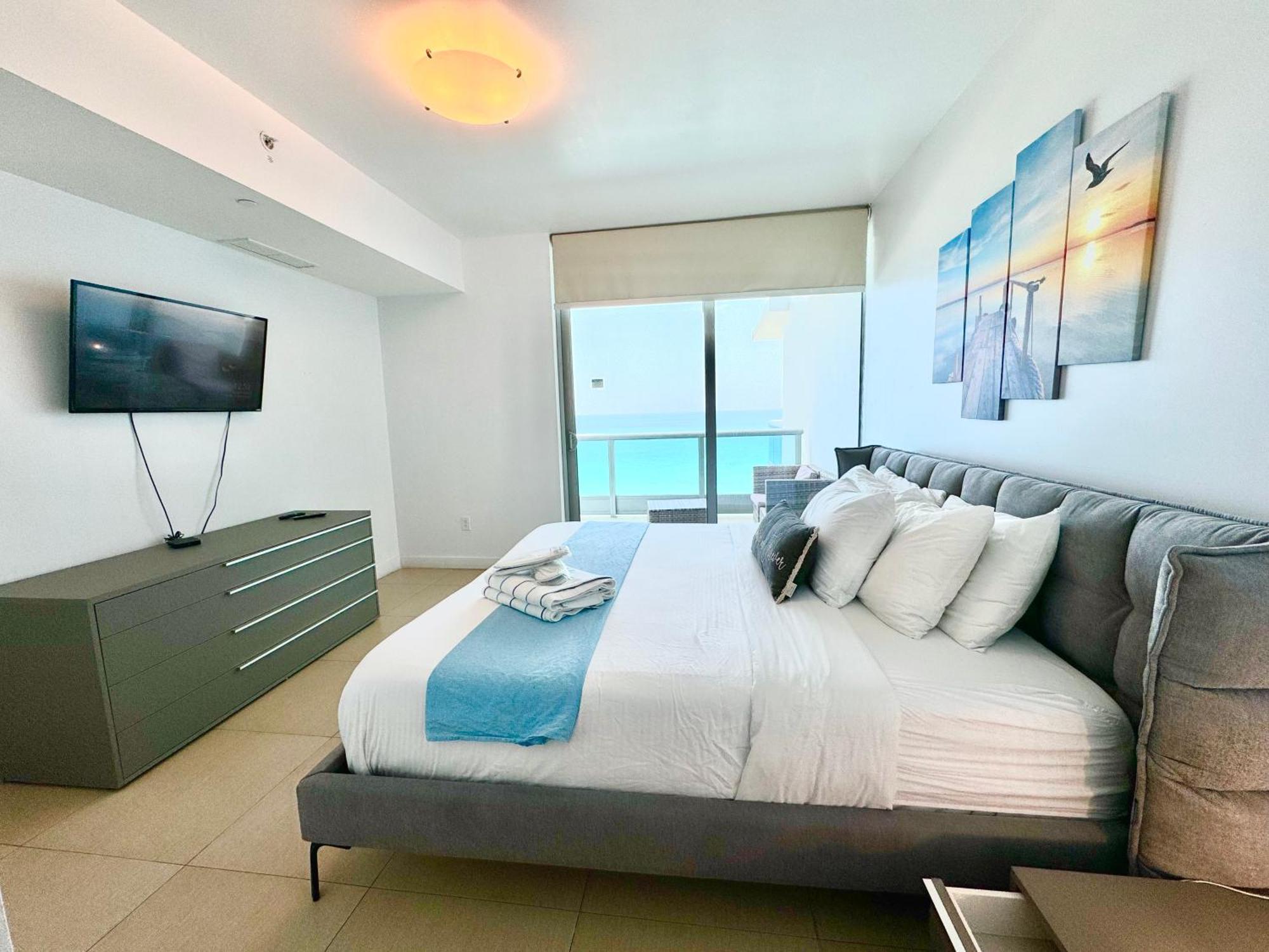 Superior One-Bedroom Suite Direct Ocean View