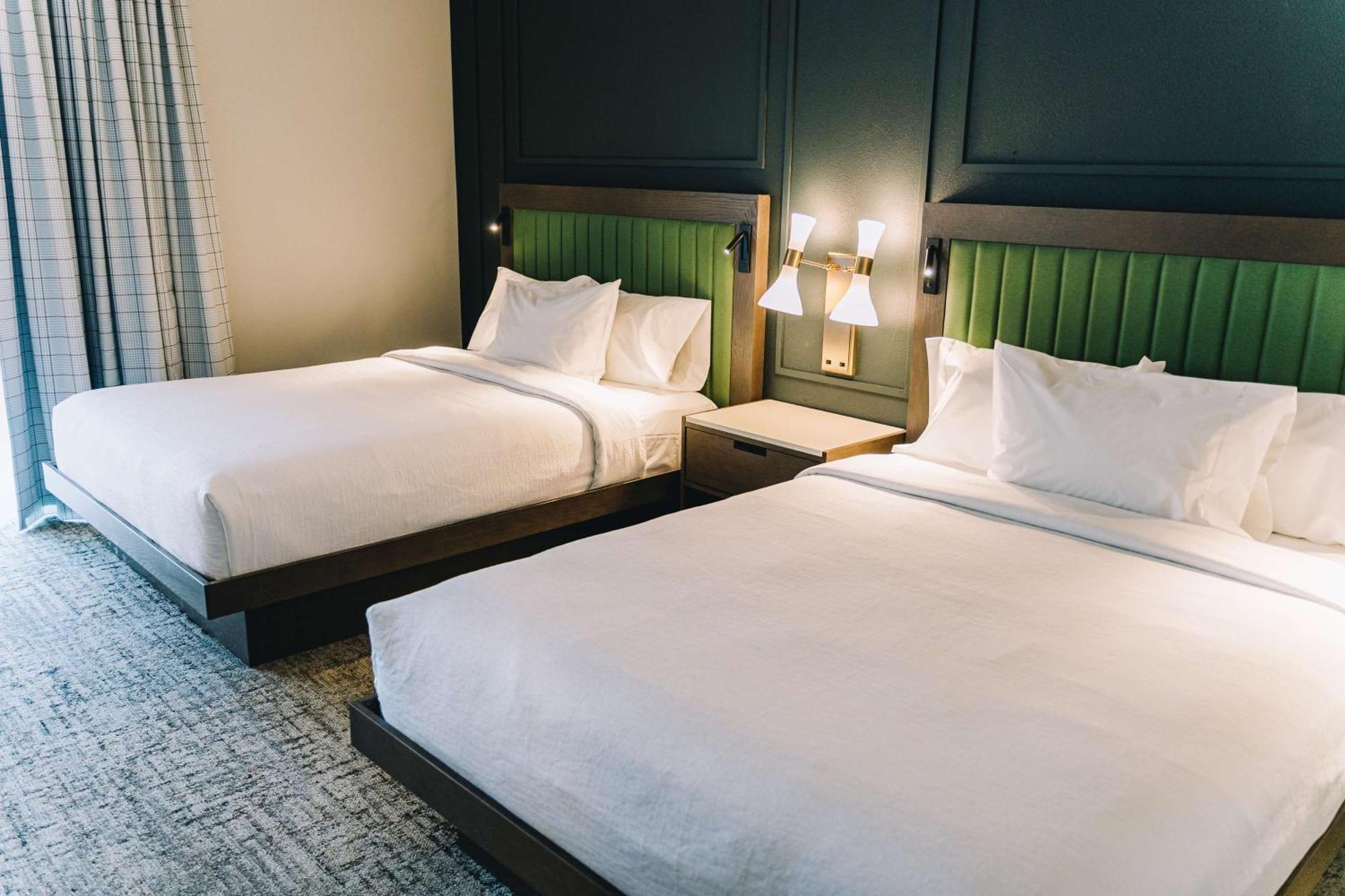 Two-Room Queen Suite Two Queen Beds