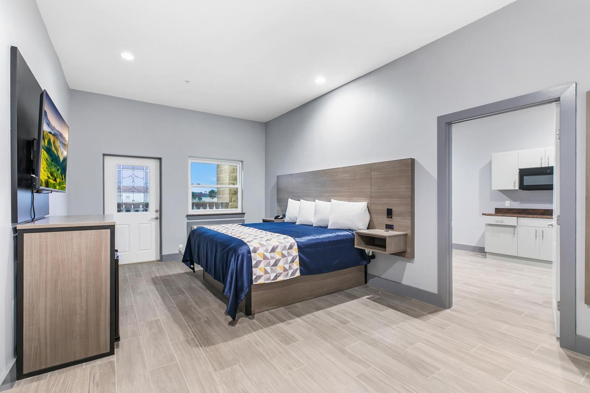 King Kitchenette Suite Private Balcony