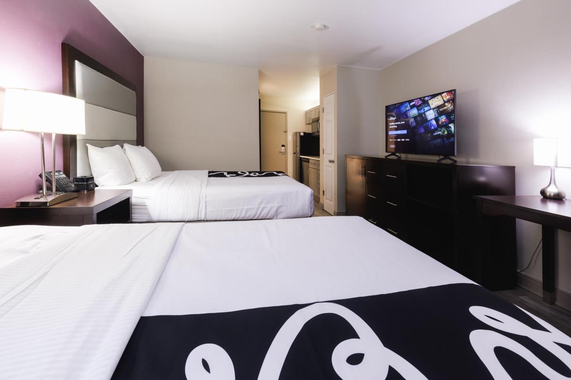 Queen Suite Two Queen Beds Kitchenette Non-Smoking