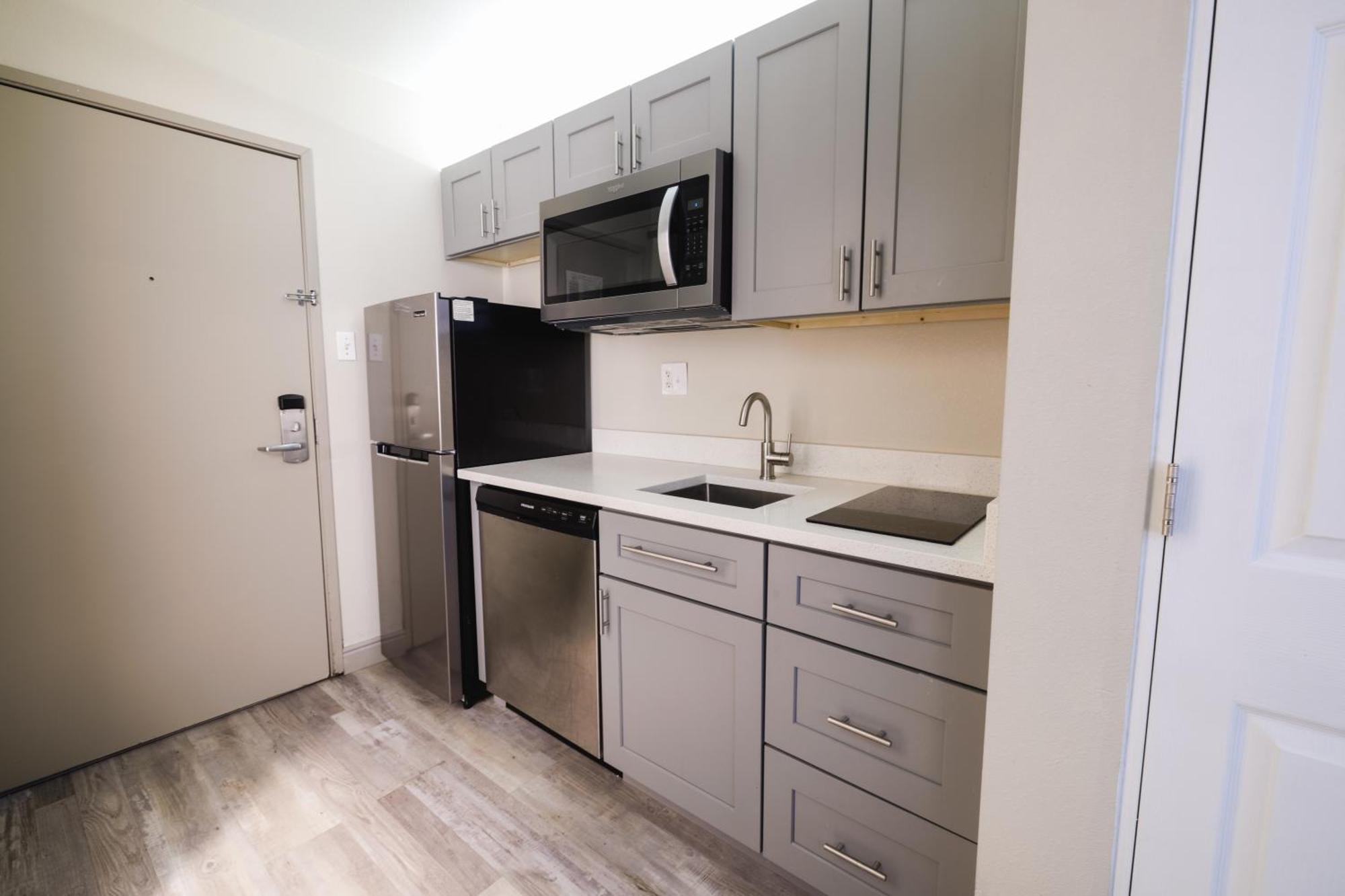 Queen Suite Two Queen Beds Kitchenette Non-Smoking