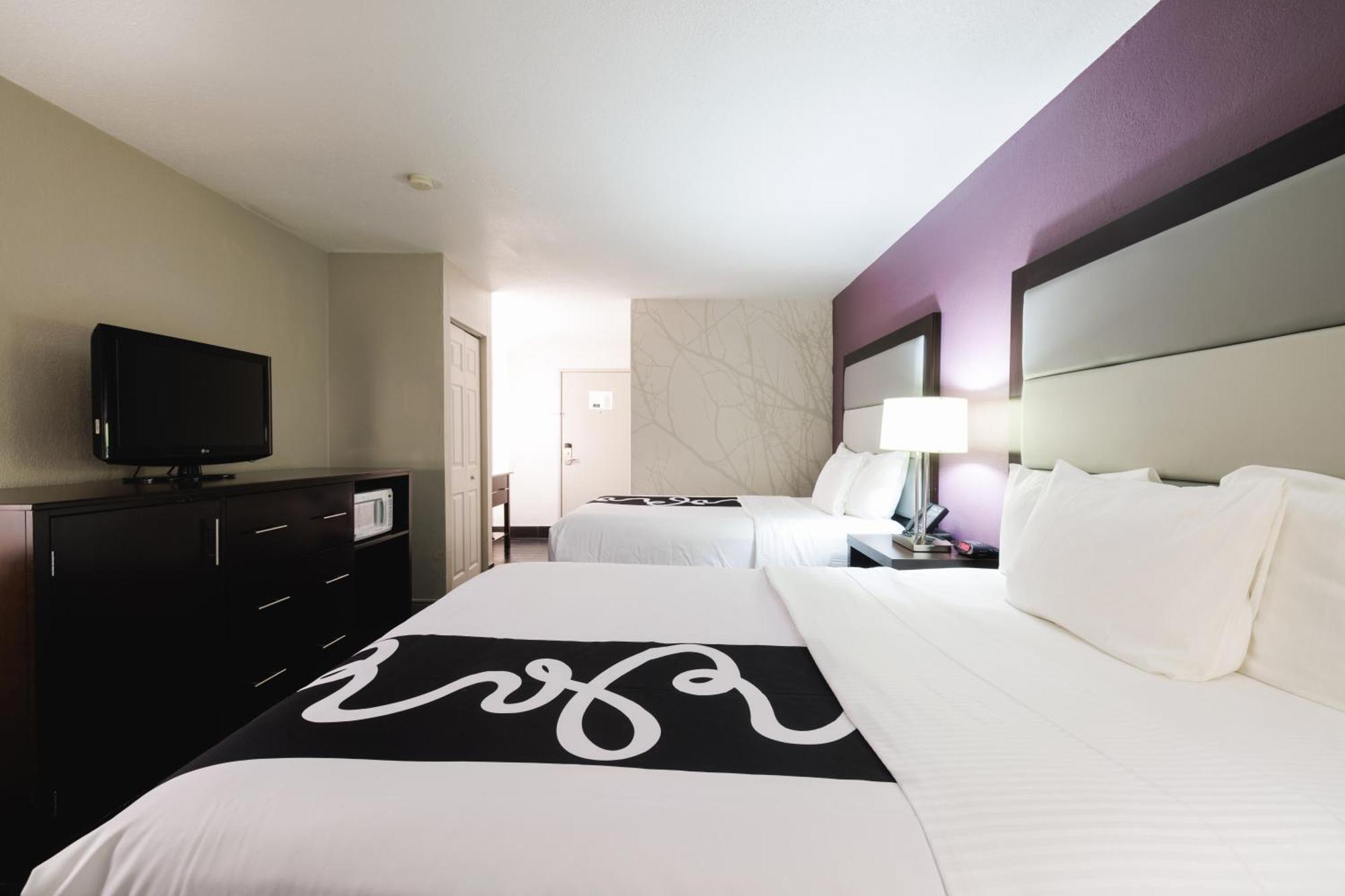 Queen Room Two Queen Beds Non-Smoking