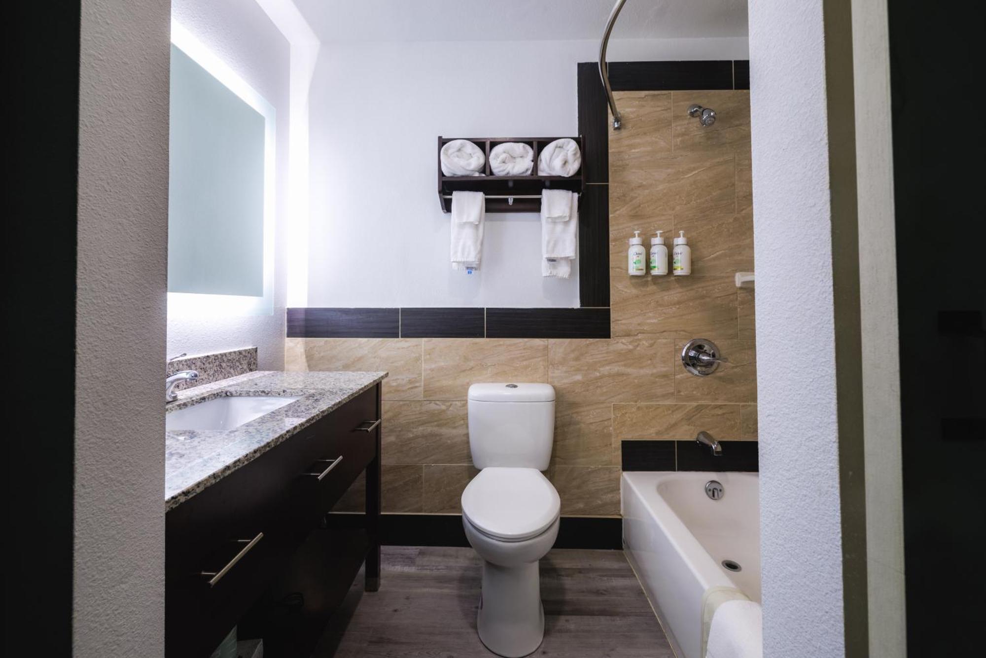 Queen Suite Two Queen Beds Kitchenette Non-Smoking