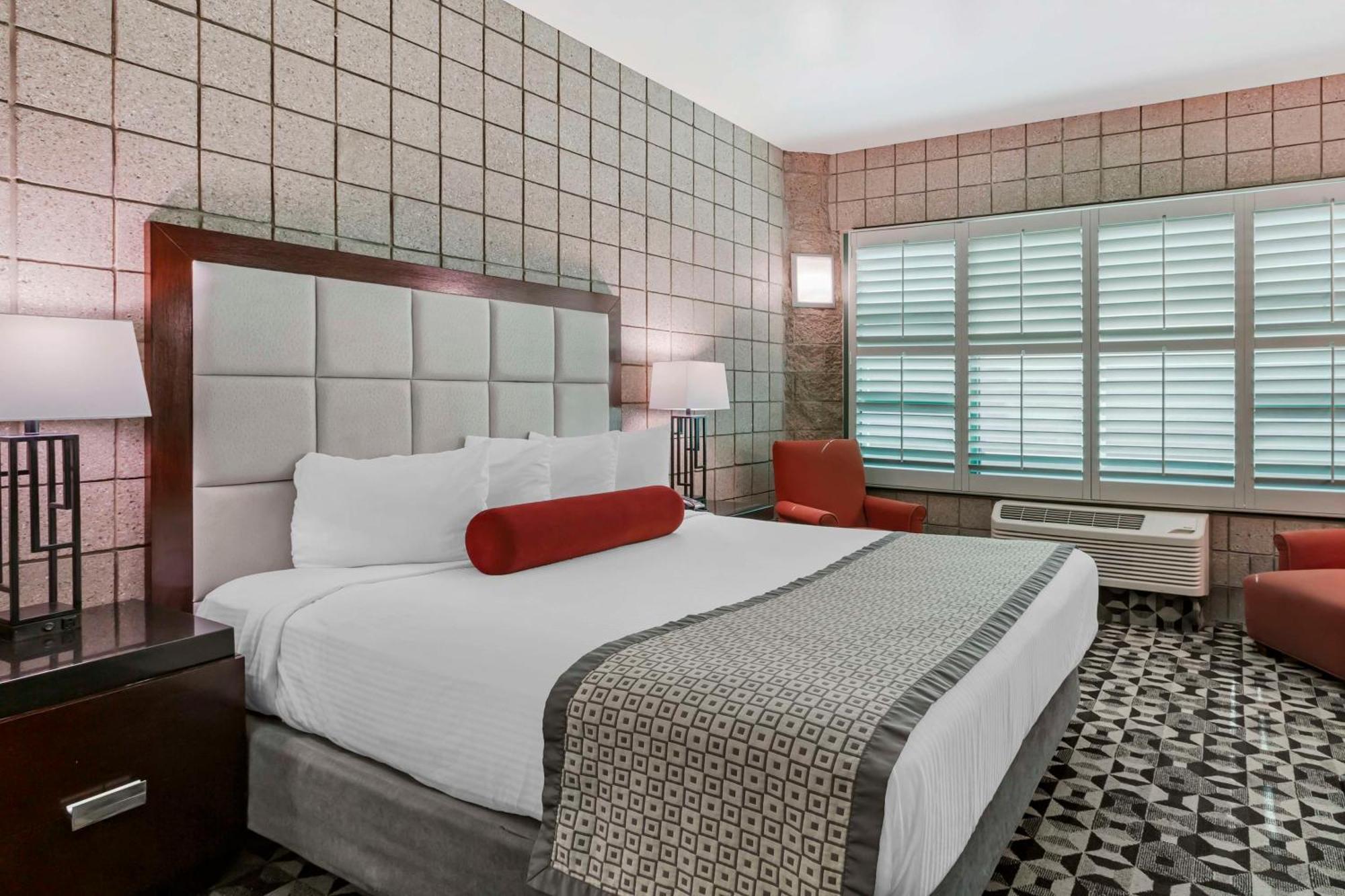 King Room Roll Shower Disability Access or Non-Smoking