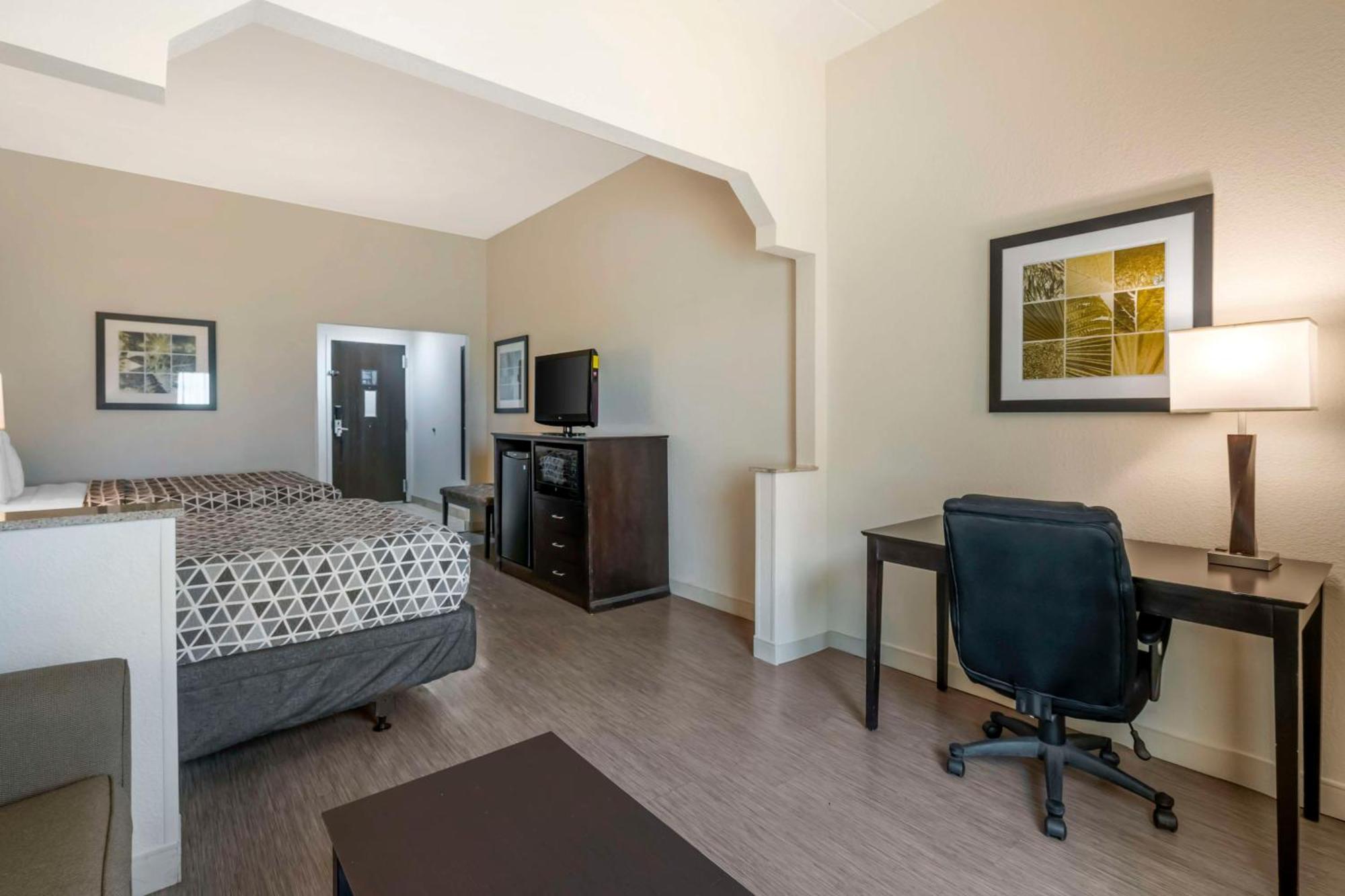 Suite Two Double Beds Non-Smoking