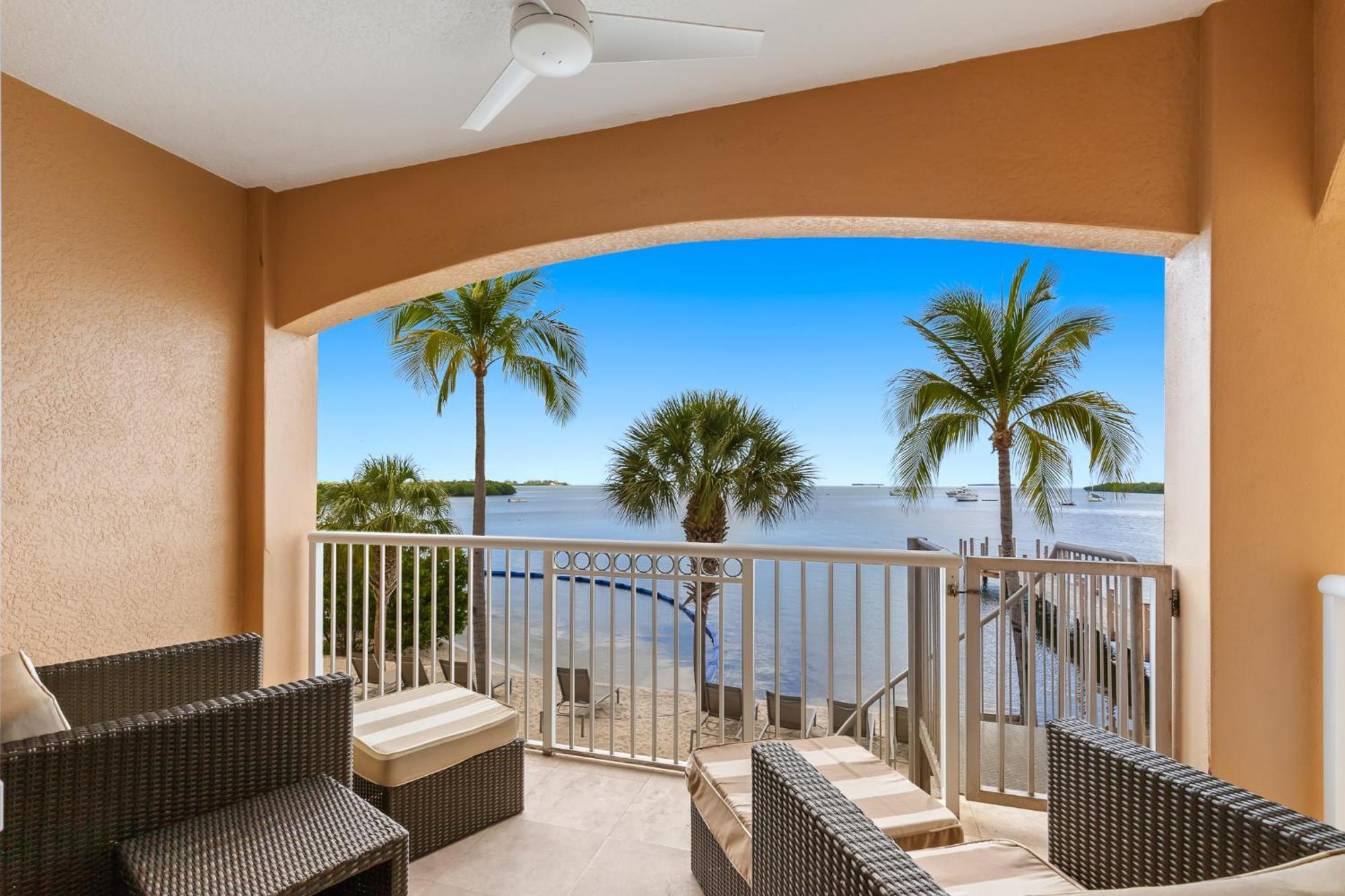 Ocean Front 1BR Suite Direct Beach Access