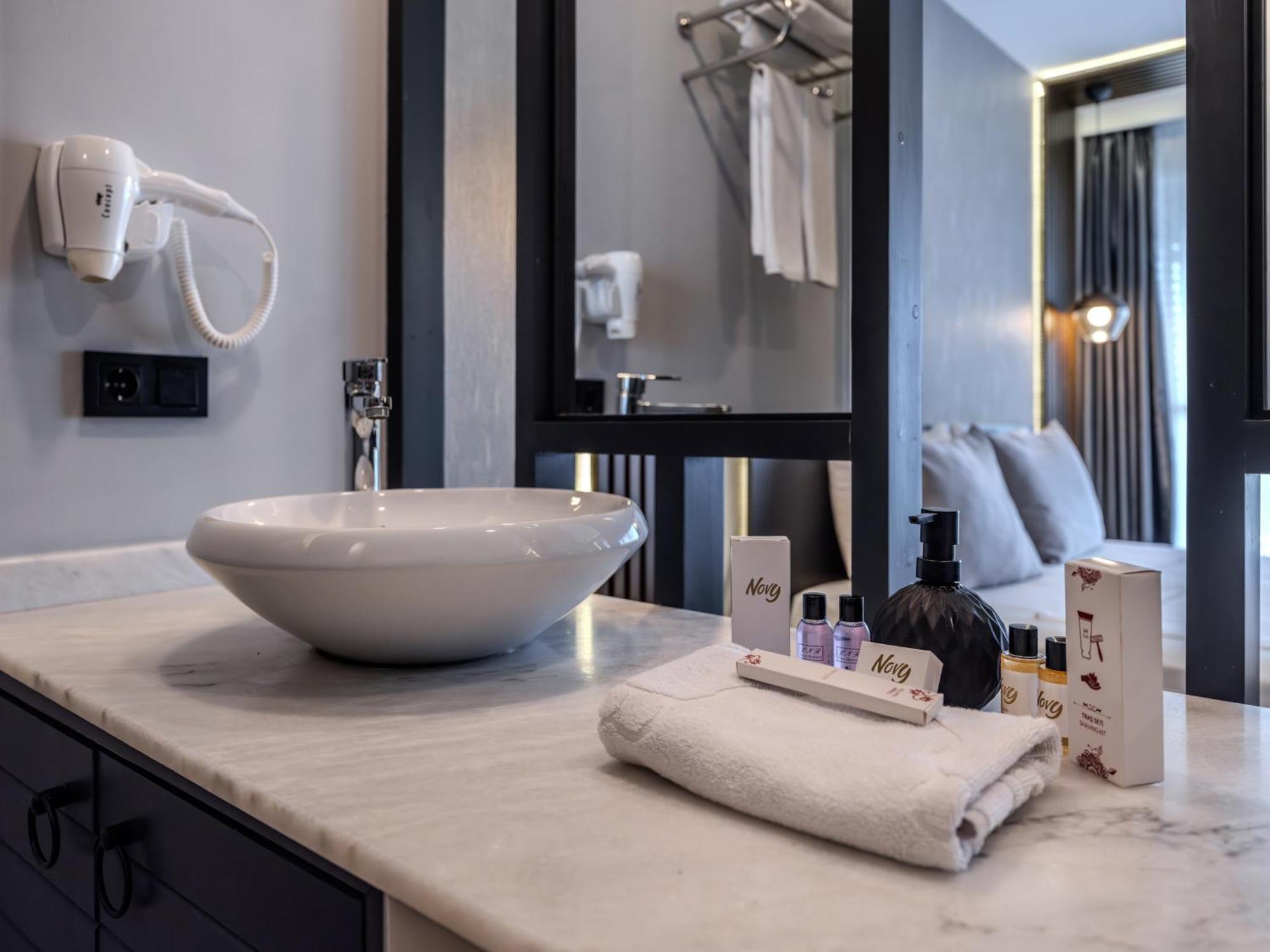 Apartament z łóżkiem typu king-size i wanną z hydromasażem