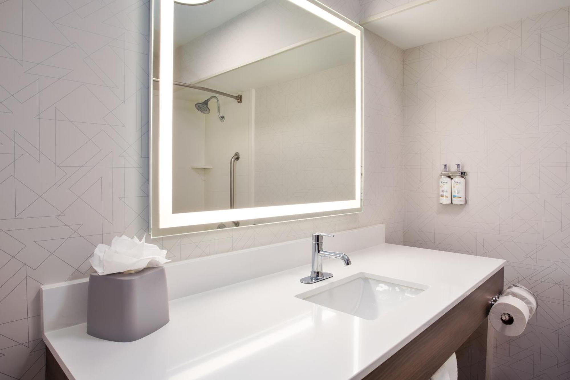 Queen Room mobility Accessible Tub