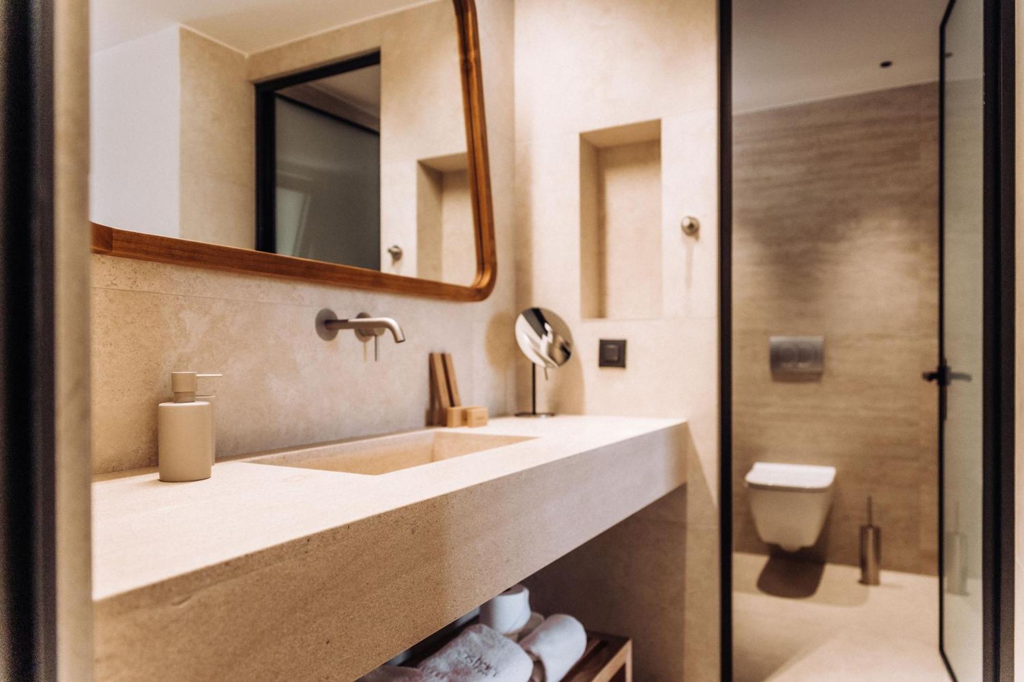 Apartament typu Suite z łóżkiem typu king-size i widokiem na basen