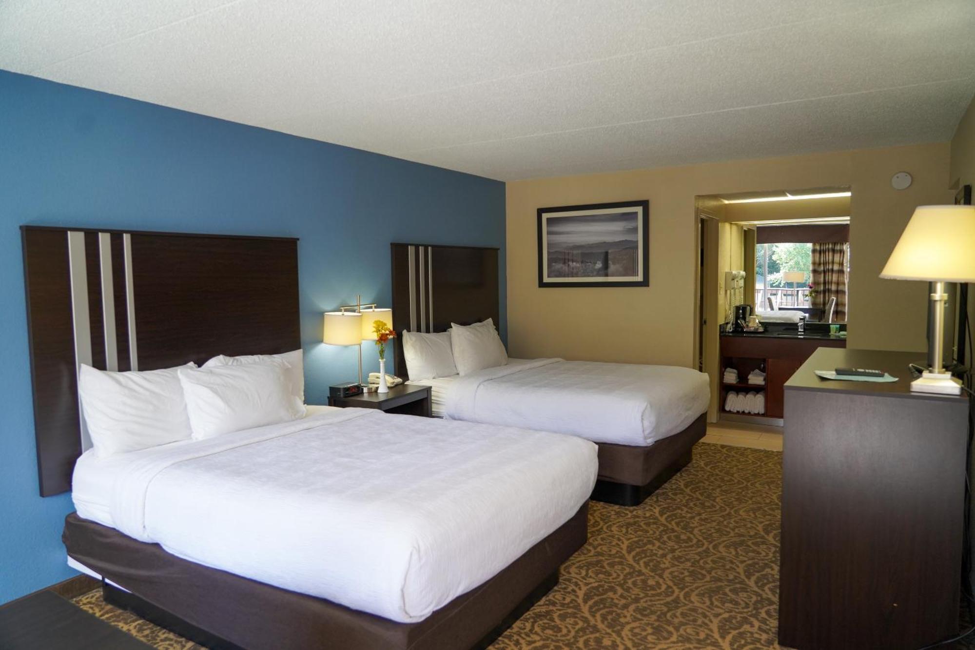 Queen Room Pool View