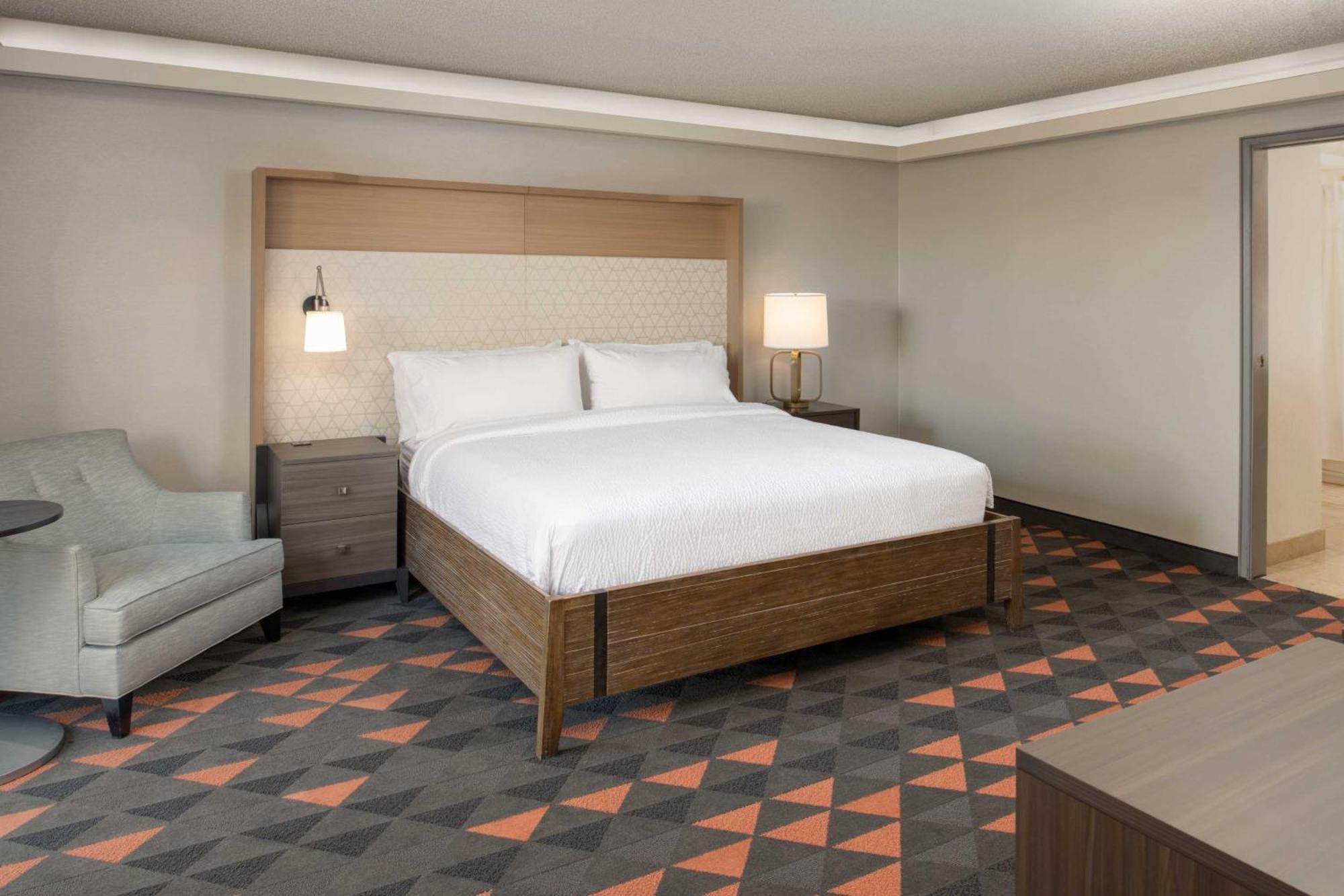 One-Bedroom Suite Courtyard View