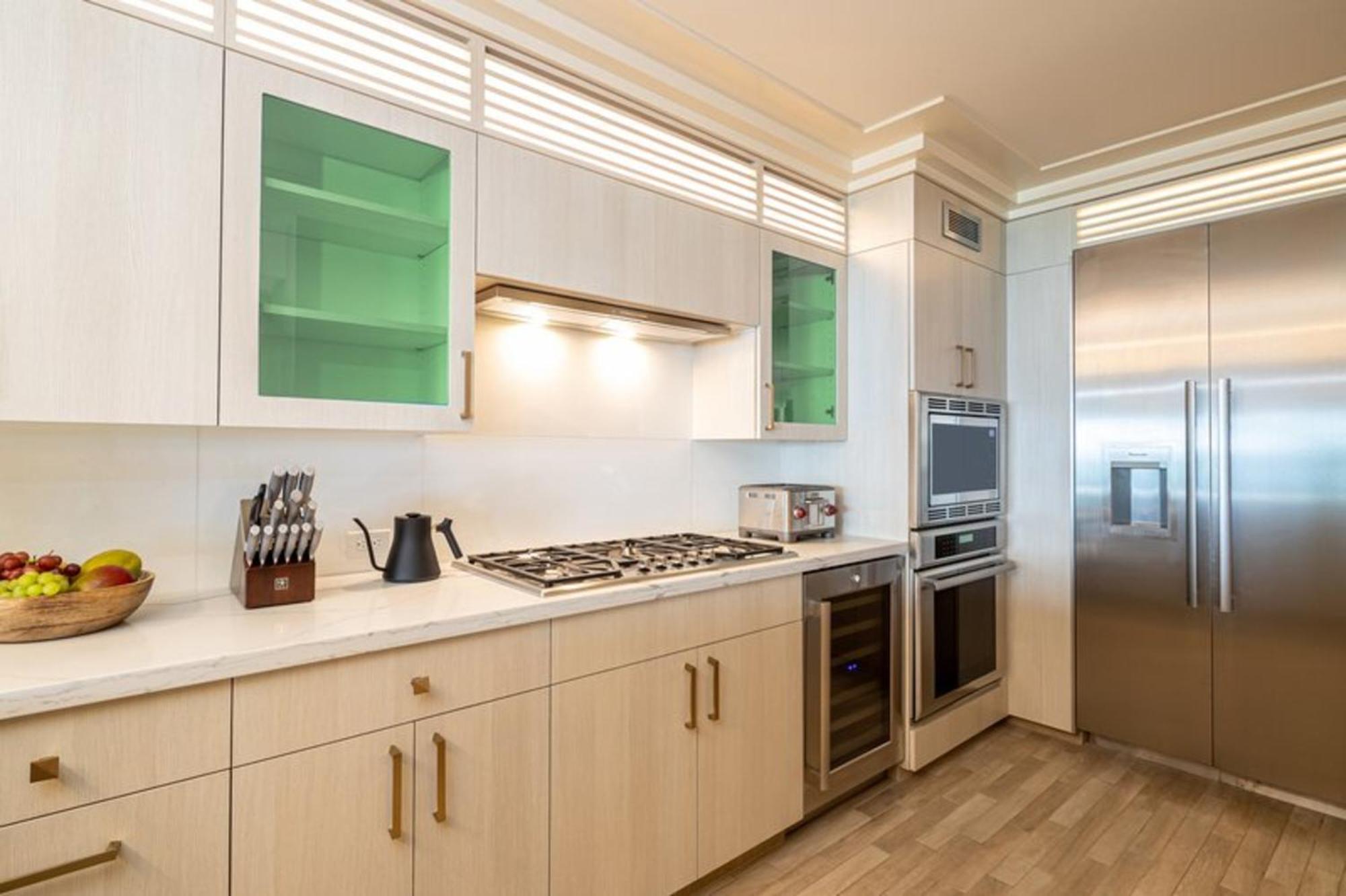 Oceanfront Sapphire Suite 2 Bedroom Plus Den