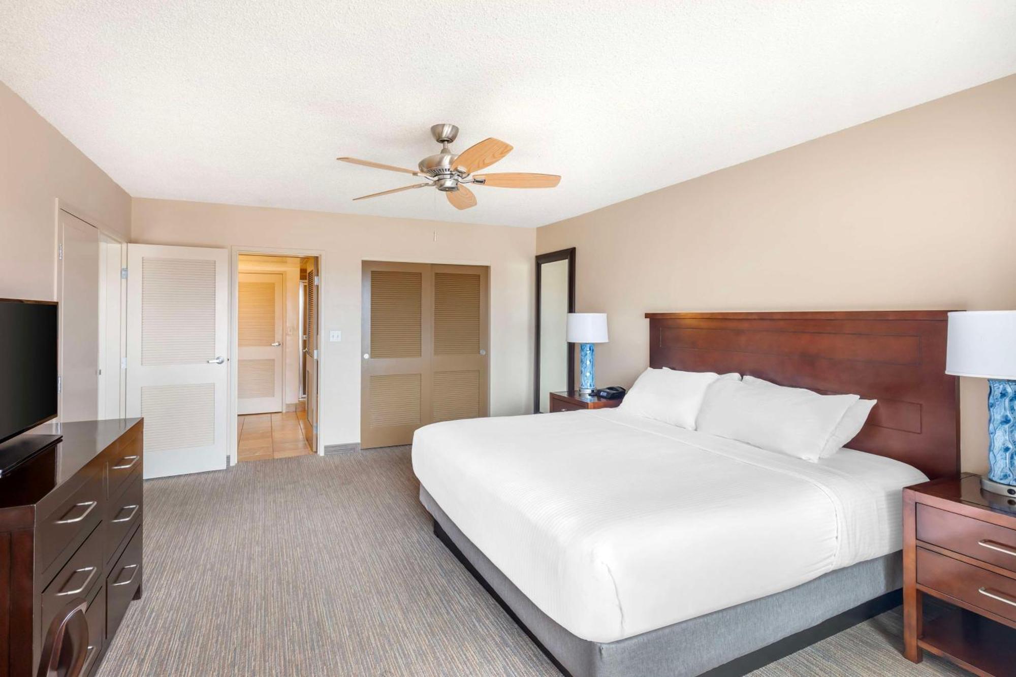 One-Bedroom Deluxe Suite Ocean View One King or Two Double Beds