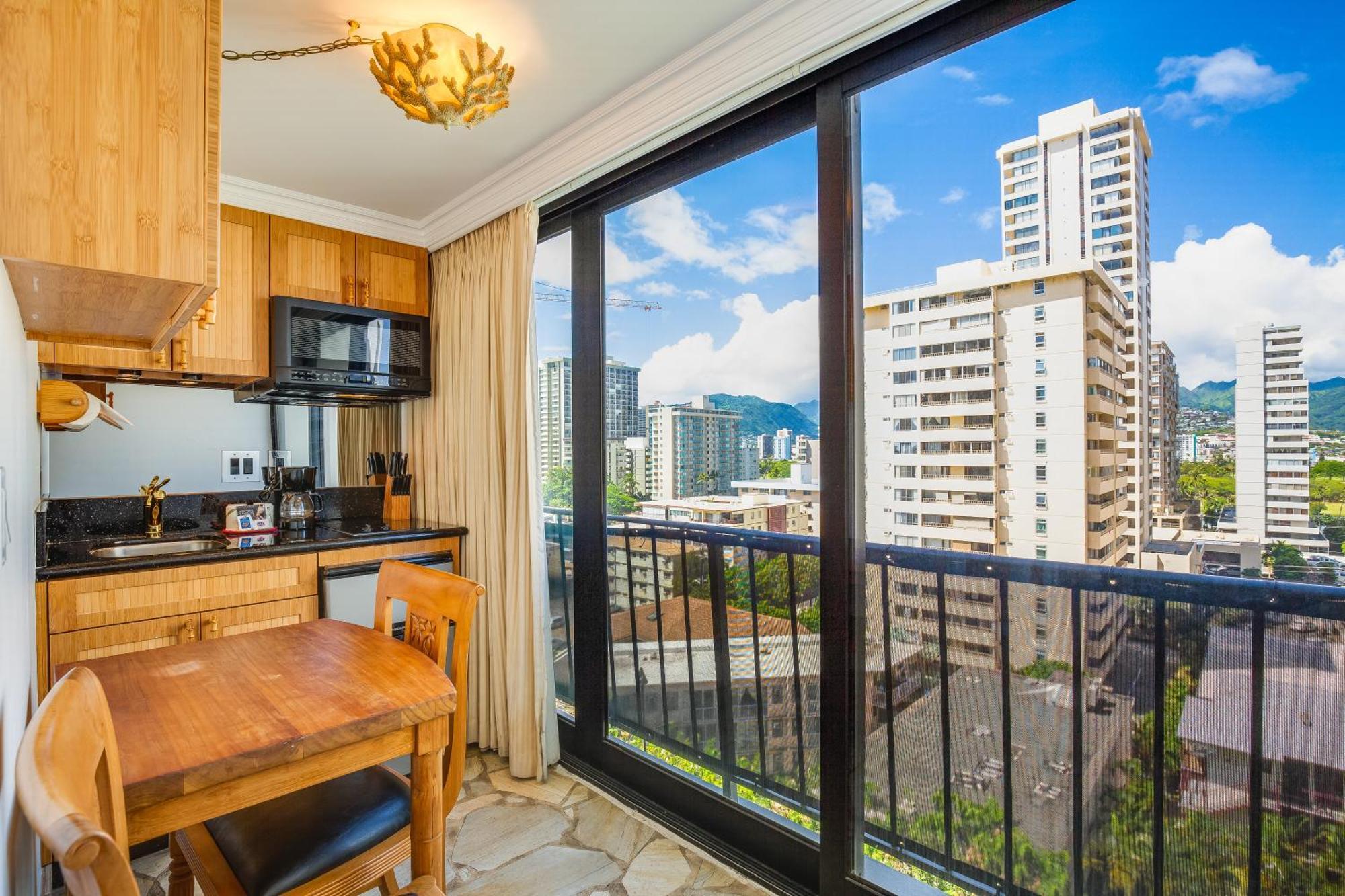 1 Bedroom Suite City or Mountain View Kitchenette