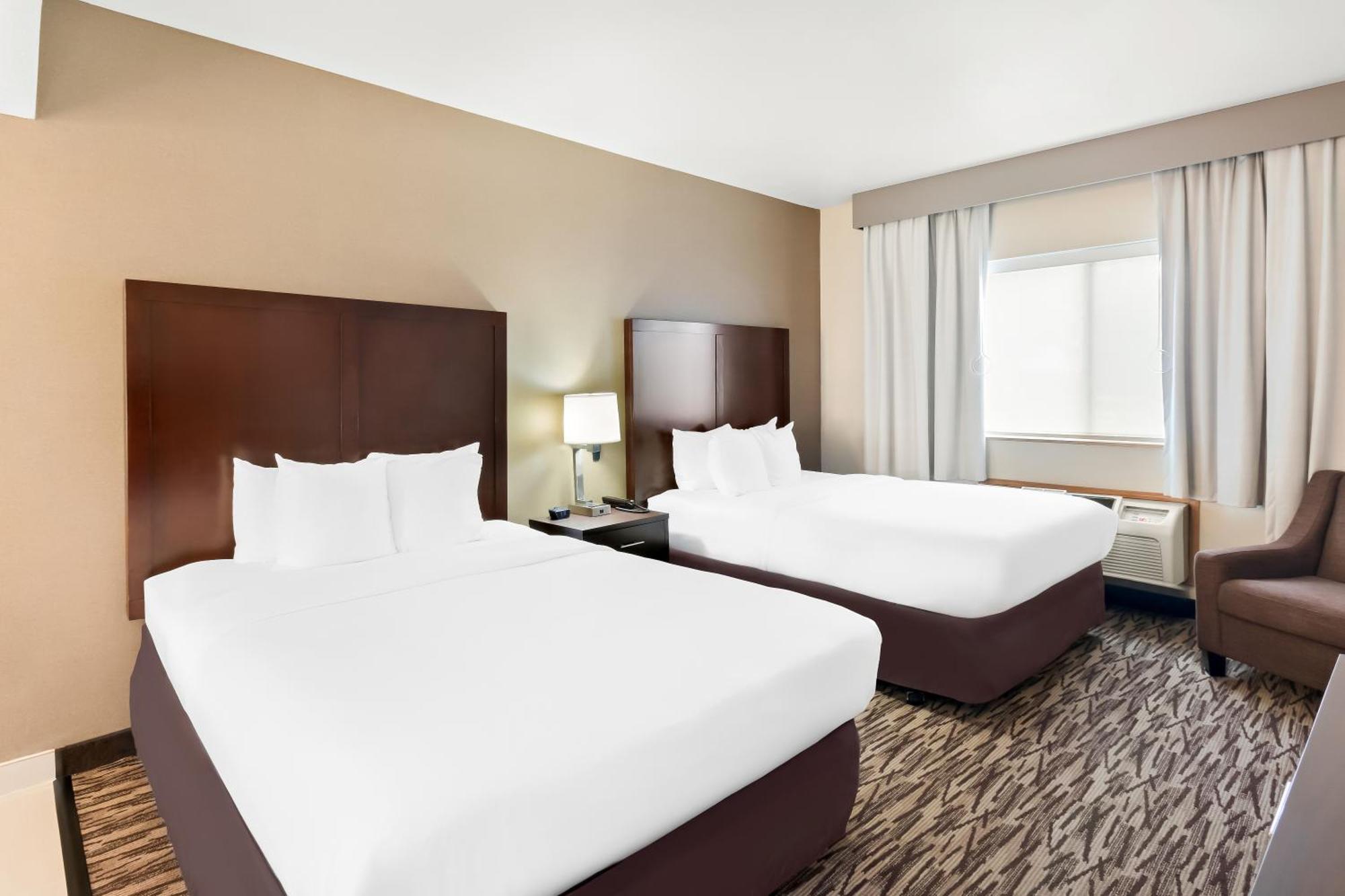 Queen Suite Two Queen Beds