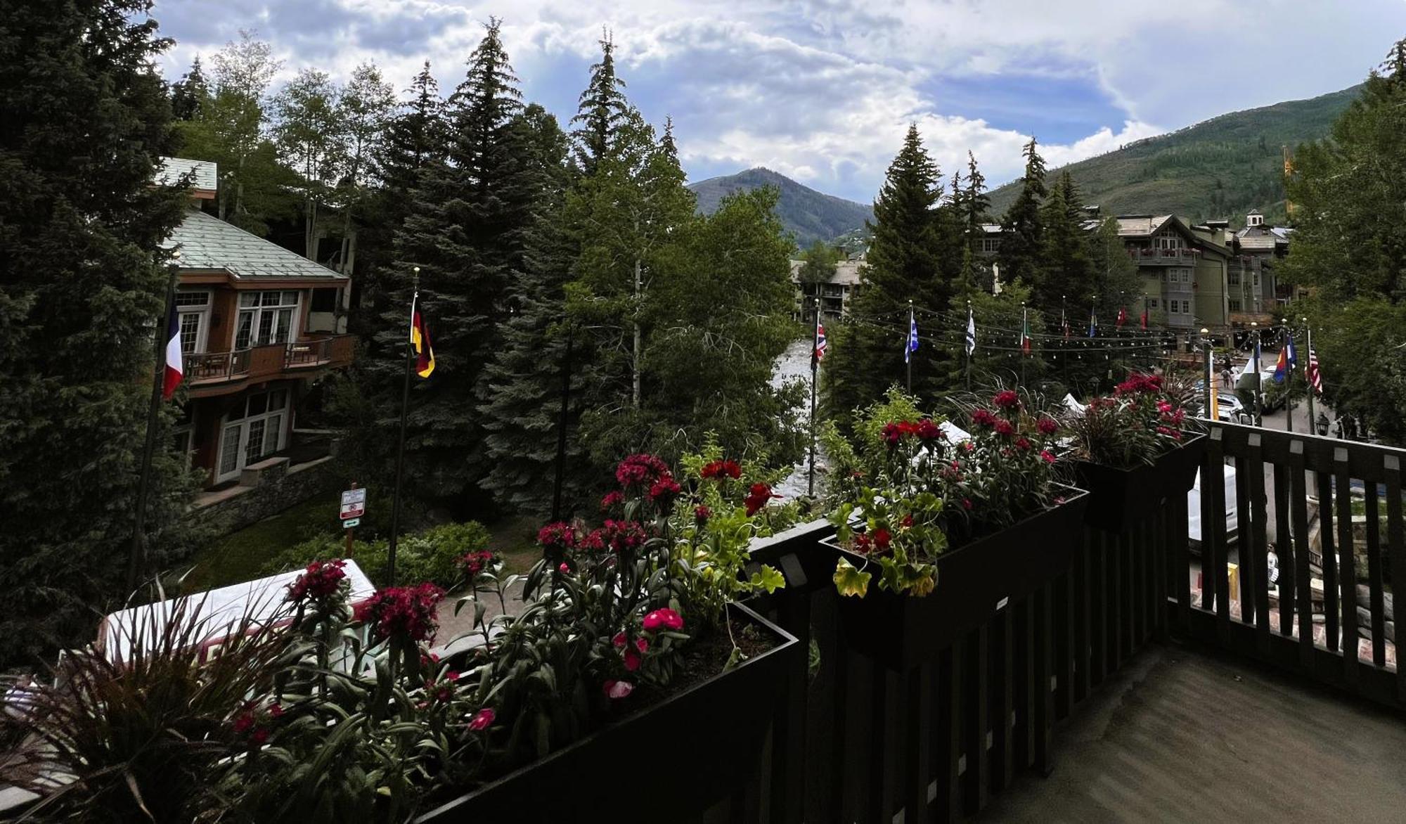 King Suite Mountain View