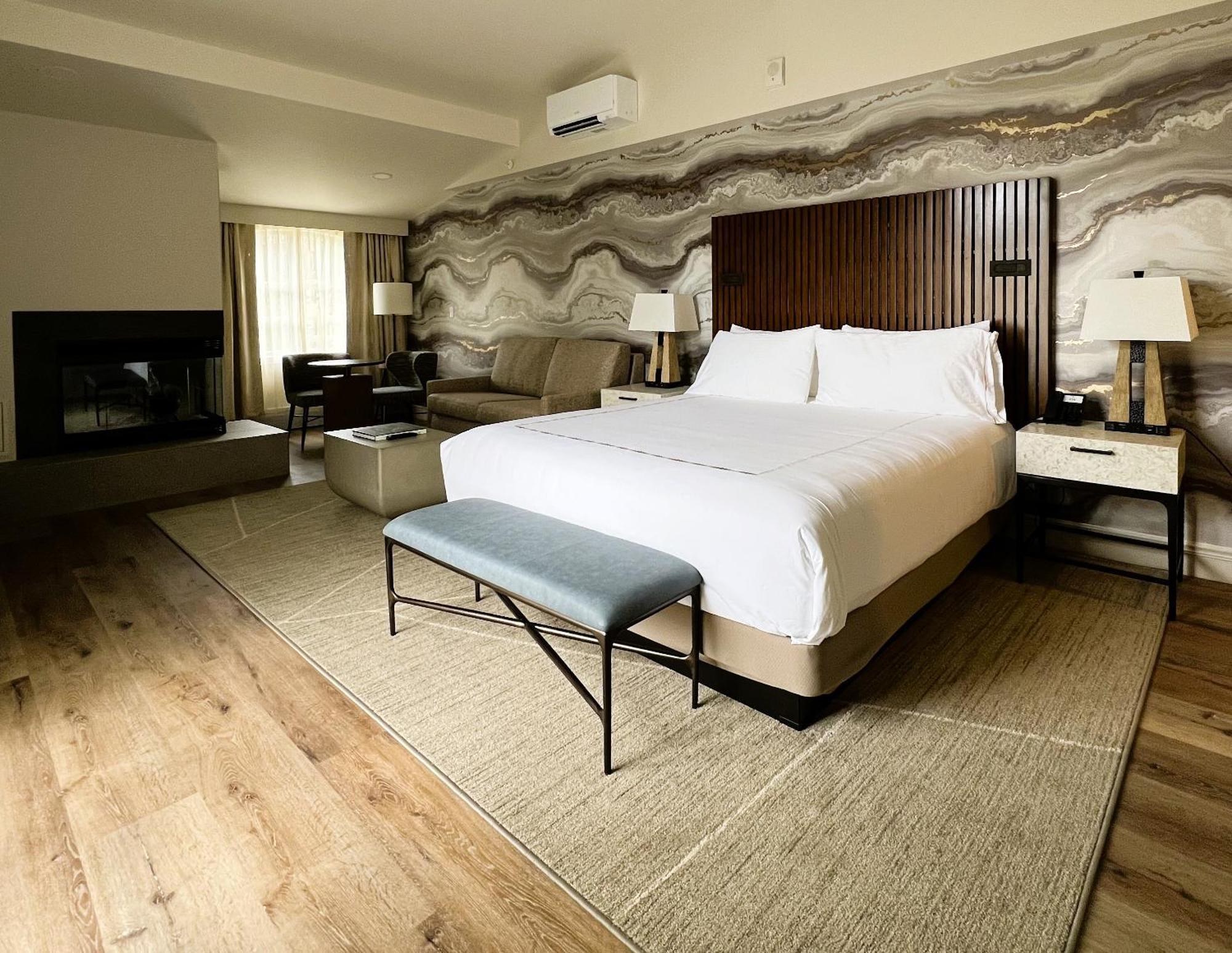 King Suite Mountain View